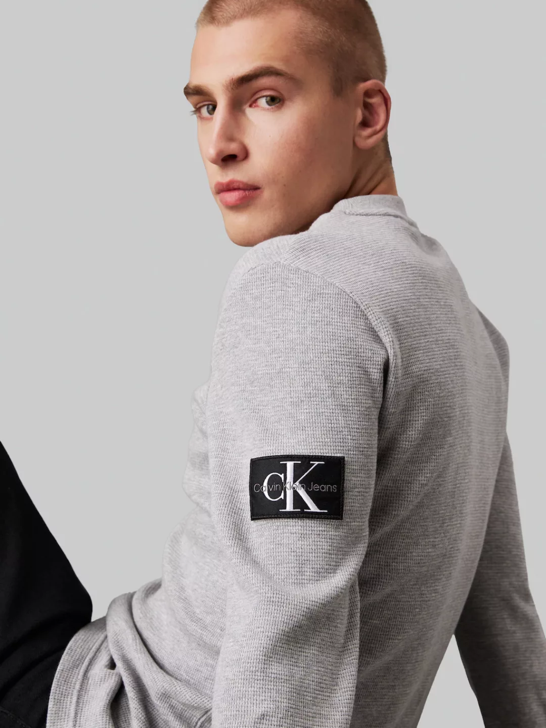 Calvin Klein Jeans Langarmshirt BADGE WAFFLE LS TEE mit Logopatch günstig online kaufen