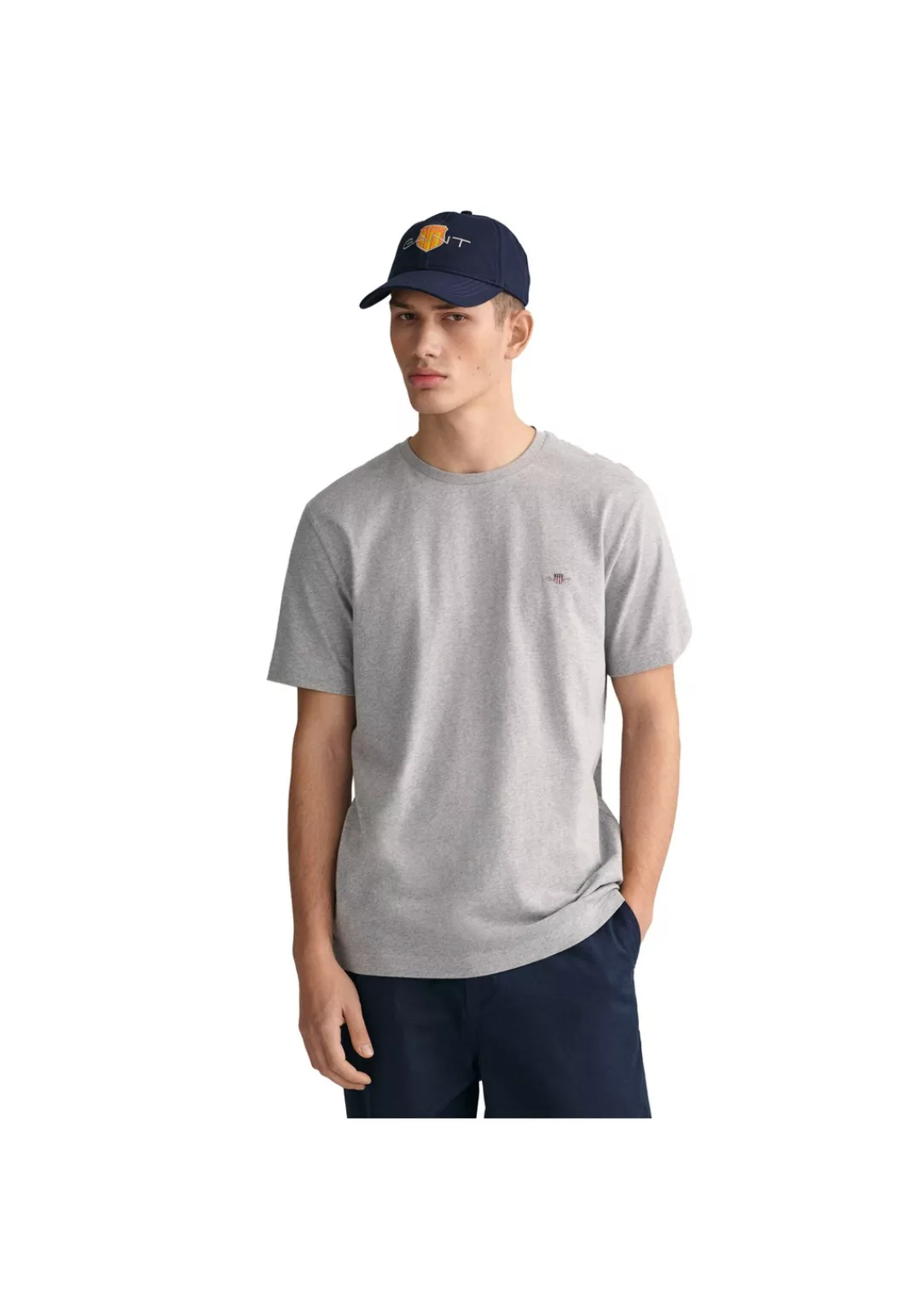 Gant T-Shirt SLIM SHIELD V-NECK T-SHIRT mit einer kleinen Logostickerei auf günstig online kaufen