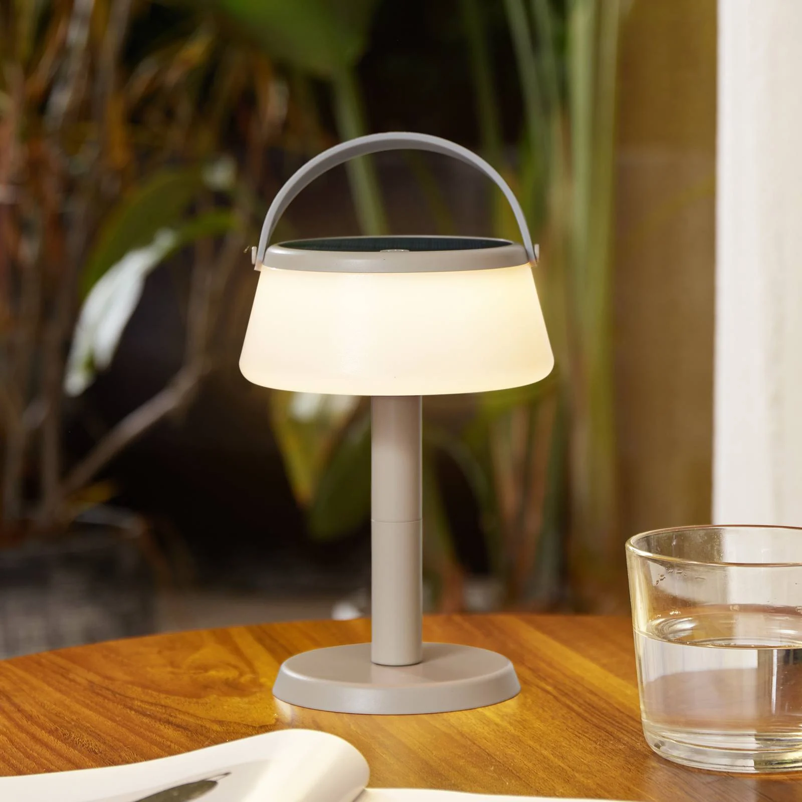 Lindby LED-Solar-Tischleuchte Mikkel, beige, dimmbar, 7 cm günstig online kaufen