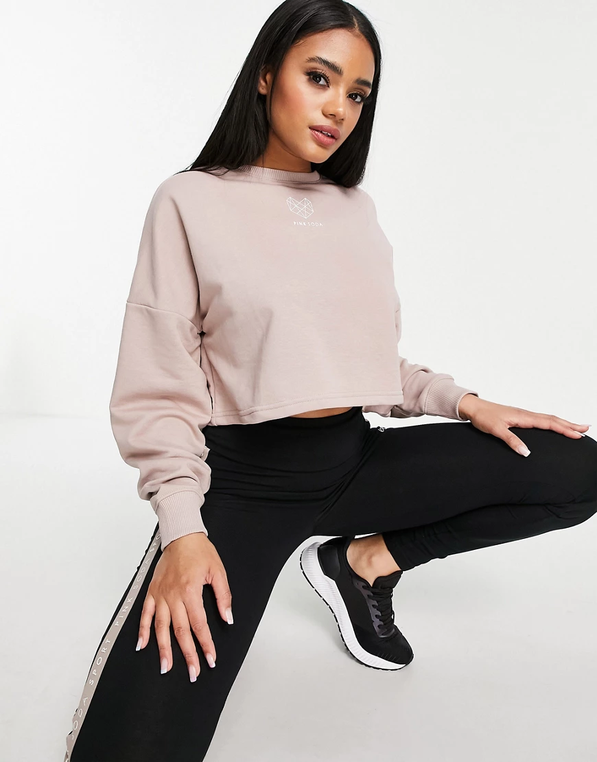 Pink Soda Sport – Dune – Sweatshirt mit kurzem Schnitt in Beige-Neutral günstig online kaufen