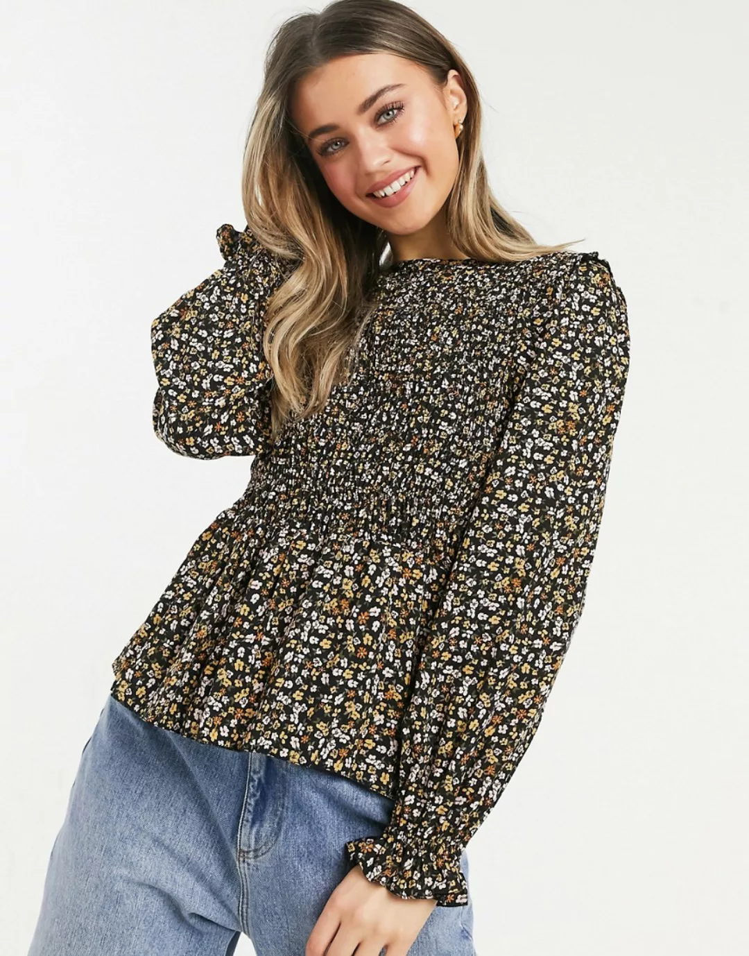 New Look – Gerüschte, langärmlige Bluse mit schwarzem Blumenmuster günstig online kaufen