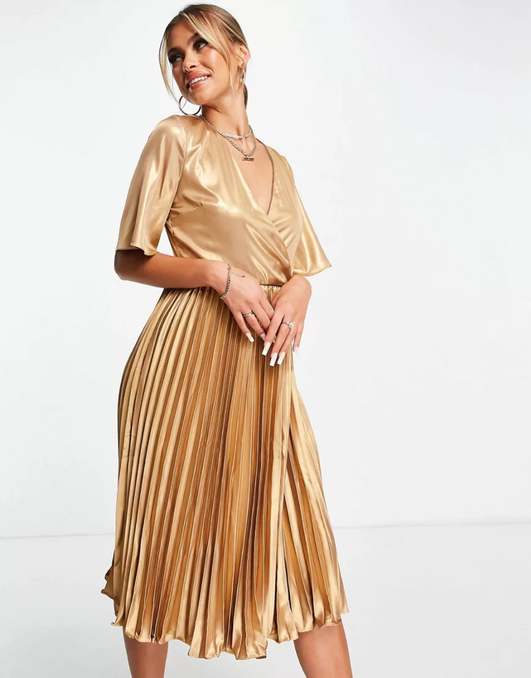 TFNC – Plissiertes Midikleid aus Satin in Gold-Goldfarben günstig online kaufen