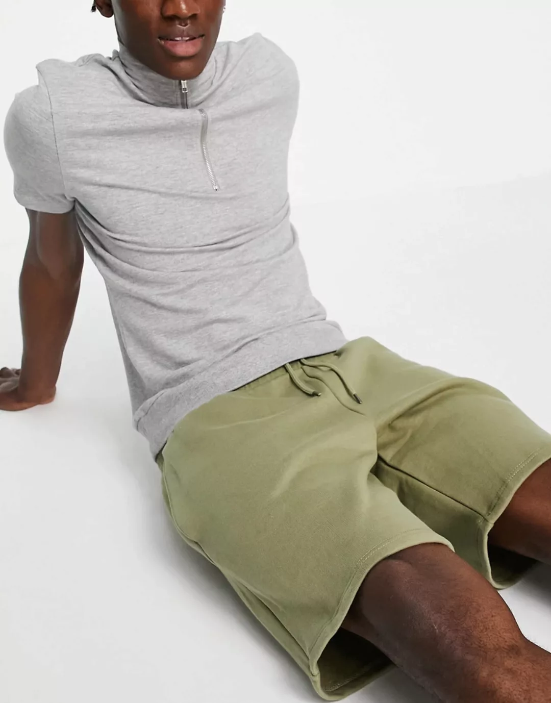 River Island – Schmal geschnittene Jersey-Shorts in Khaki-Grün günstig online kaufen