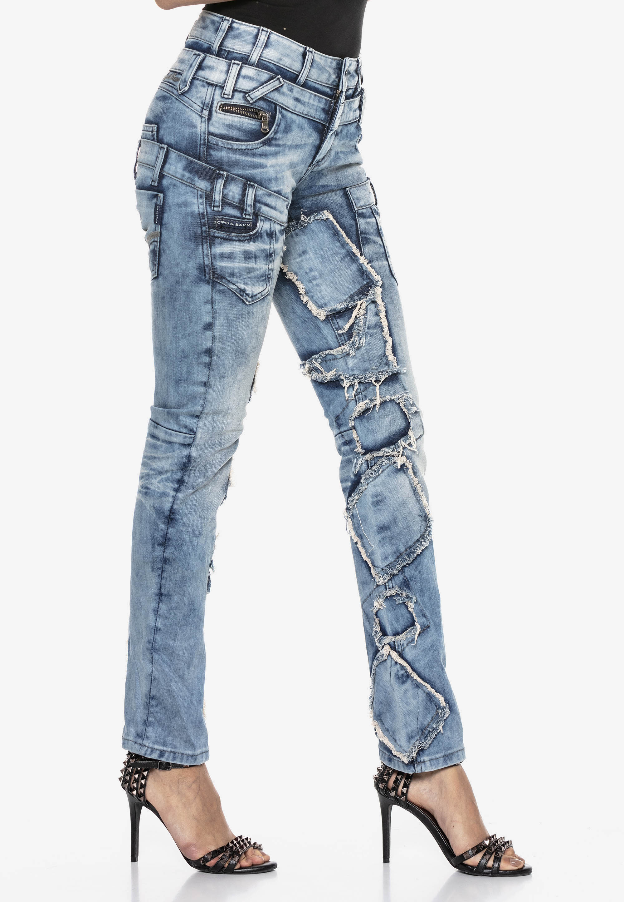 Cipo & Baxx Bequeme Jeans, mit auffälligen Patches günstig online kaufen