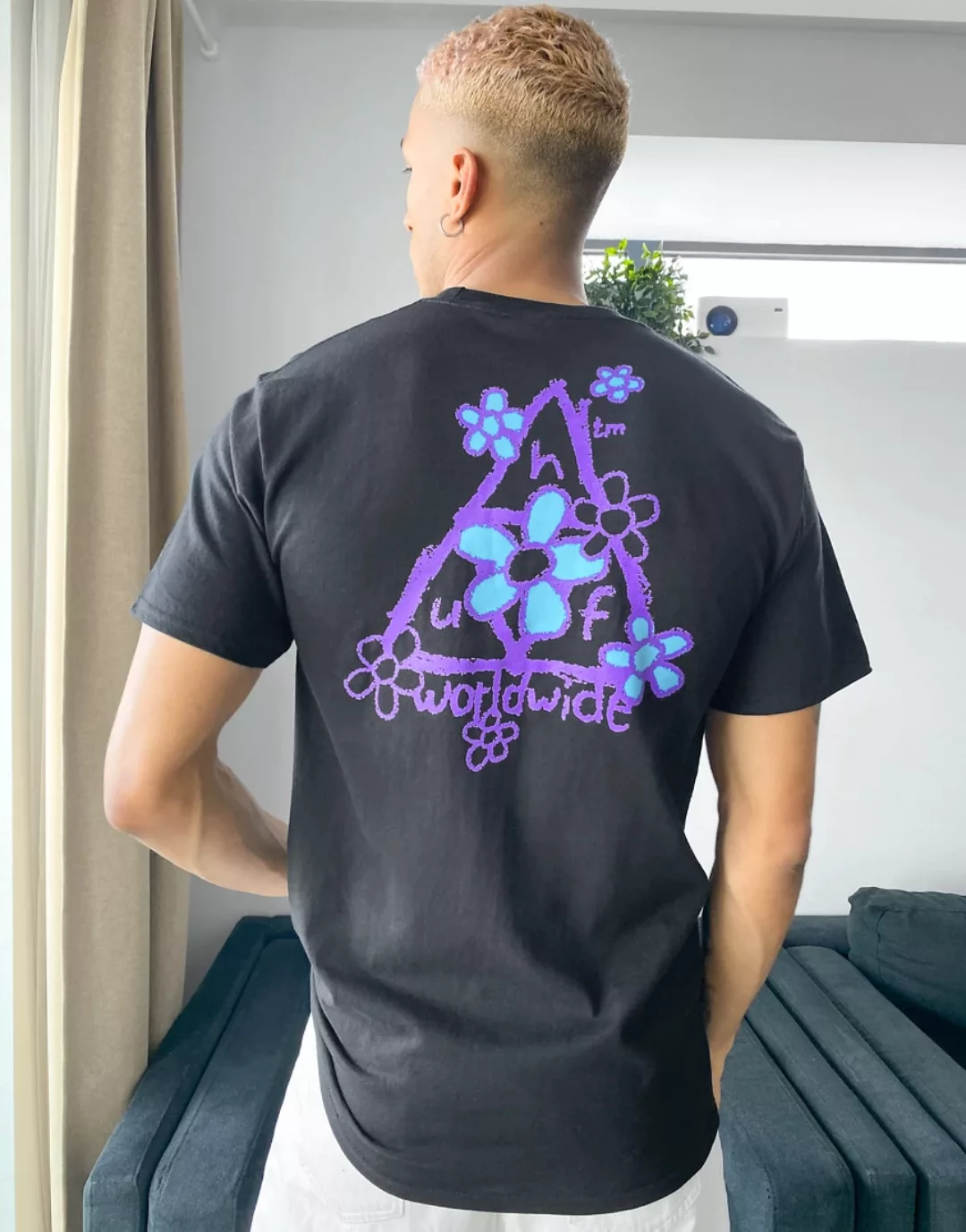 HUF – Pushing Daisies – T-Shirt mit Triple-Dreieck in Schwarz günstig online kaufen