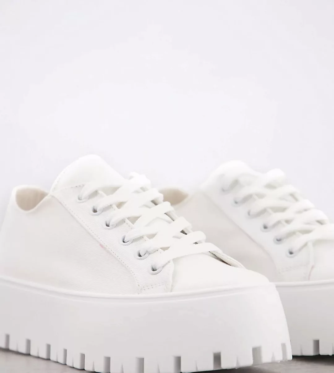 ASOS DESIGN – Devoted – Leinen-Sneaker mit dicker Sohle in Weiß, weite Pass günstig online kaufen