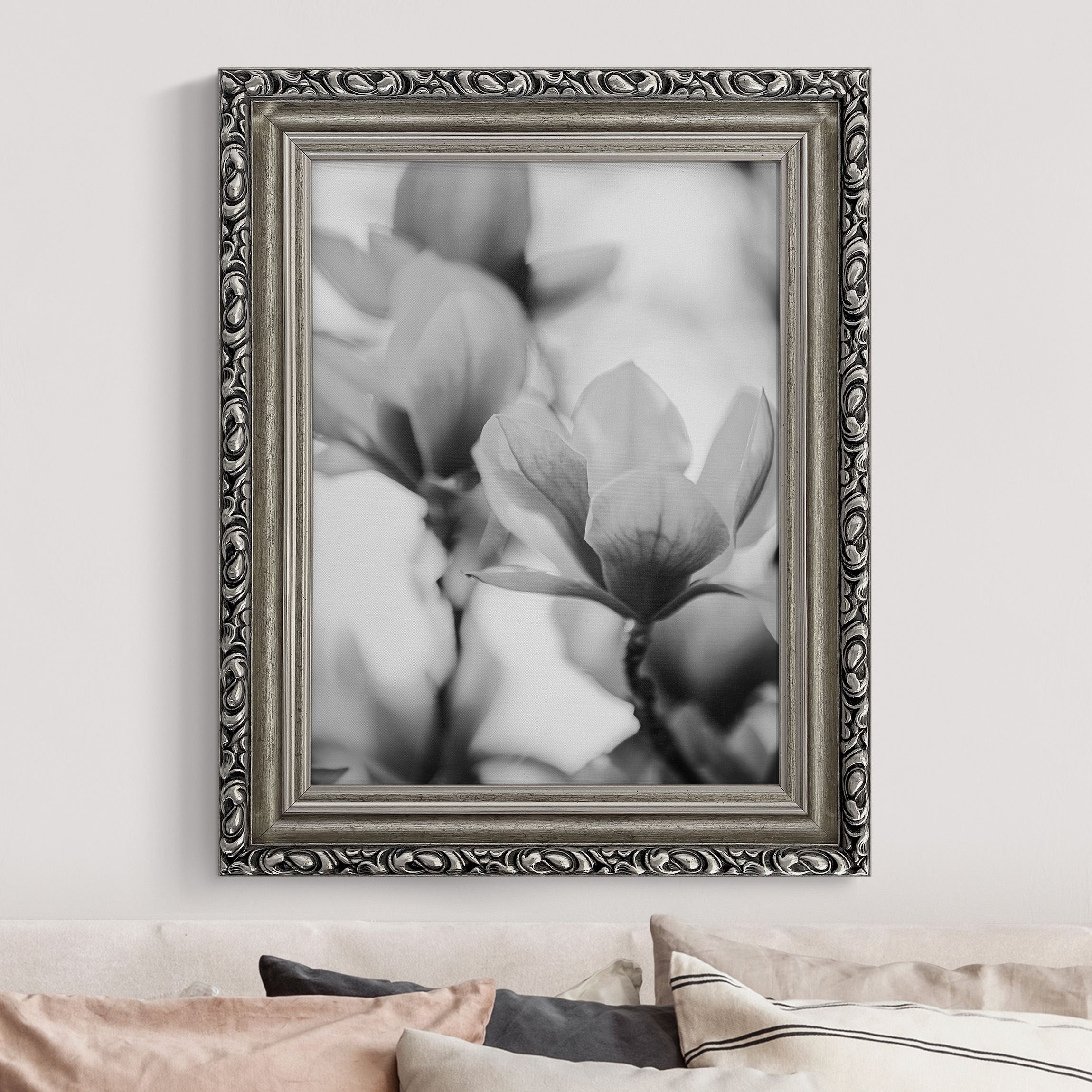 Gerahmtes Leinwandbild Zarte Magnolienblüten II günstig online kaufen