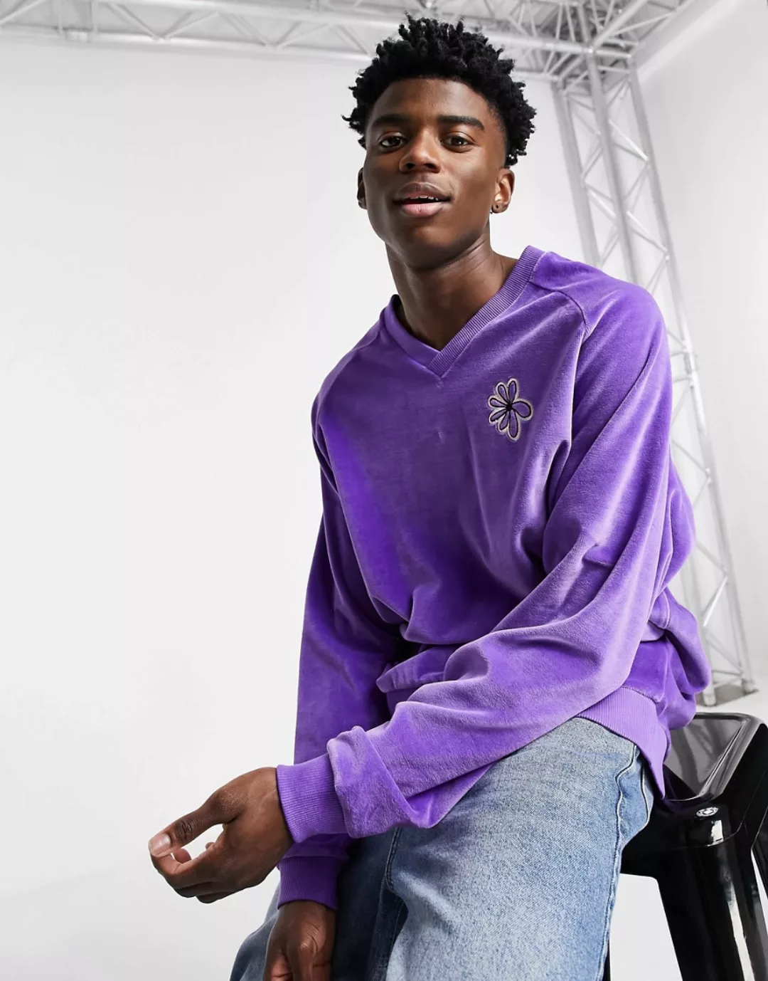 ASOS DESIGN – Oversize-Sweatshirt aus Velours im Mismatch-Farbdesign mit Bl günstig online kaufen