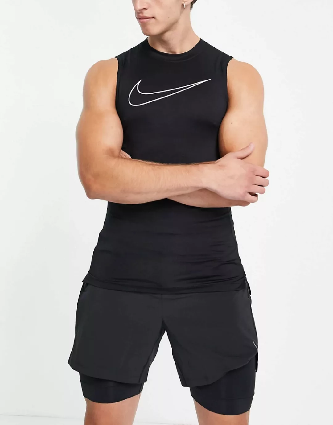 Nike – Pro Training – Trägershirt in Schwarz und schmaler Passform günstig online kaufen