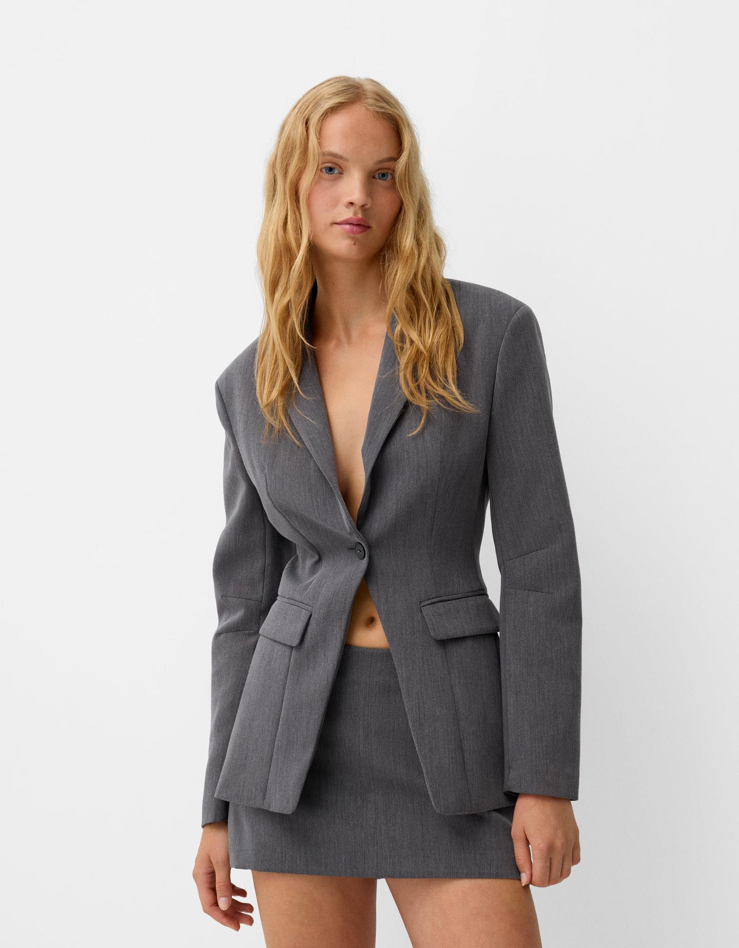 Bershka Figurbetonter Blazer Mit Taschen Damen L Grau günstig online kaufen