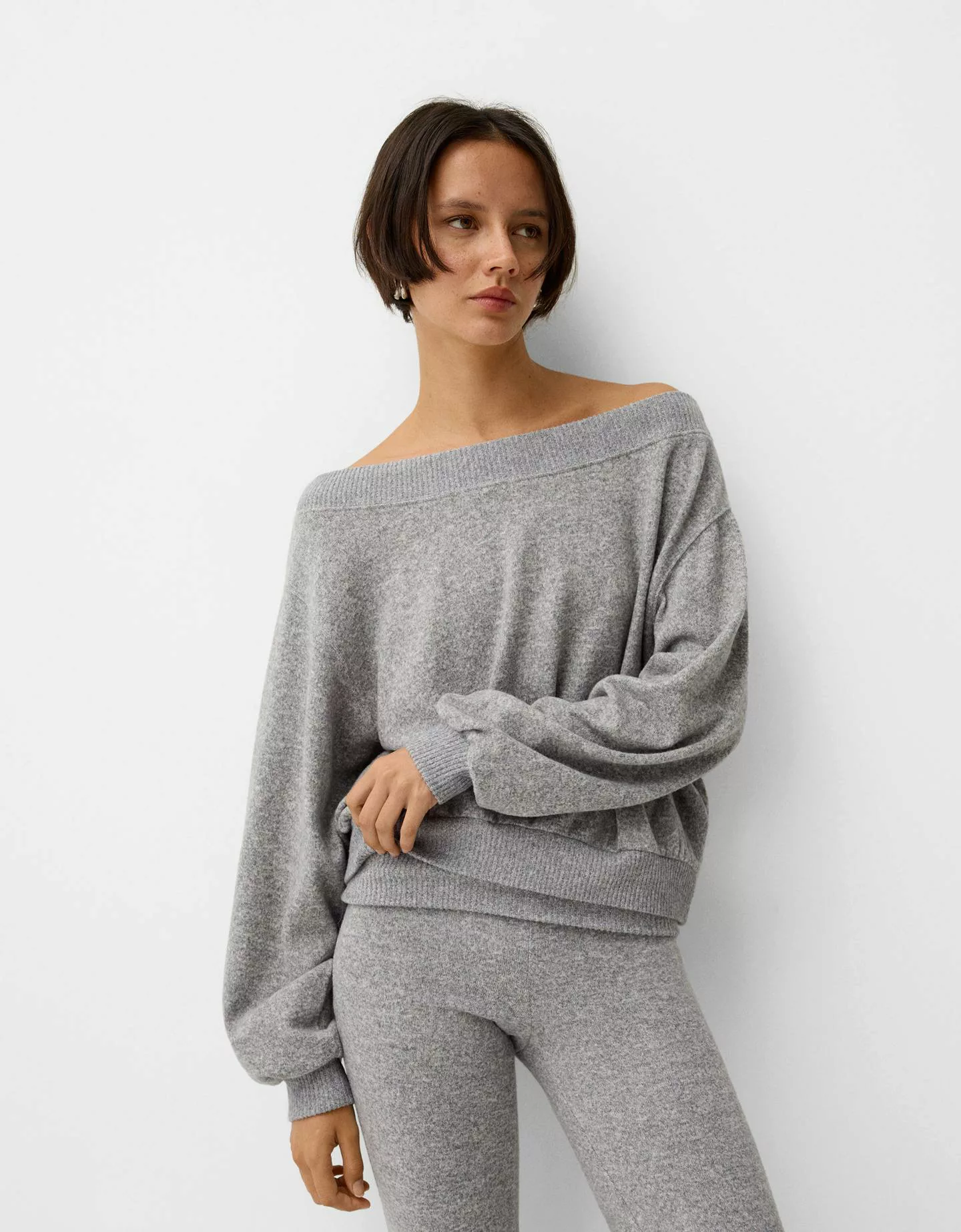 Bershka Soft-Touch-Pullover Mit Asymmetrischem Ausschnitt Damen Xs Grau günstig online kaufen