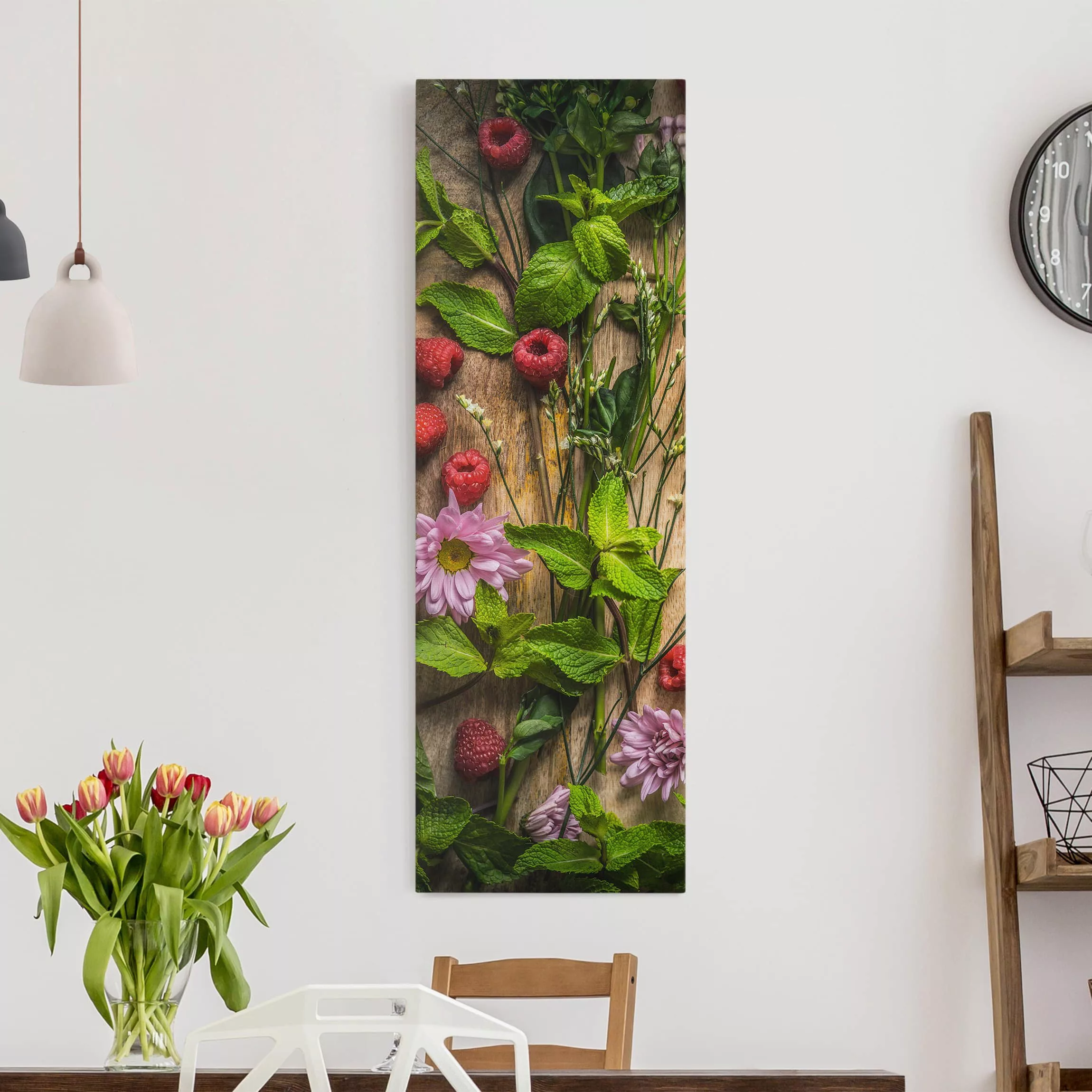 Leinwandbild Küche - Hochformat Blumen Himbeeren Minze günstig online kaufen