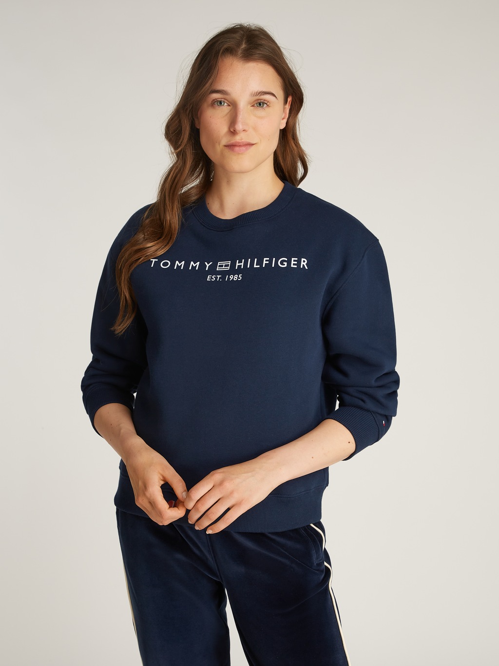 Tommy Hilfiger Sweatshirt "MDRN REG CORP LOGO C-NK SWTSHRT", mit Logoschrif günstig online kaufen