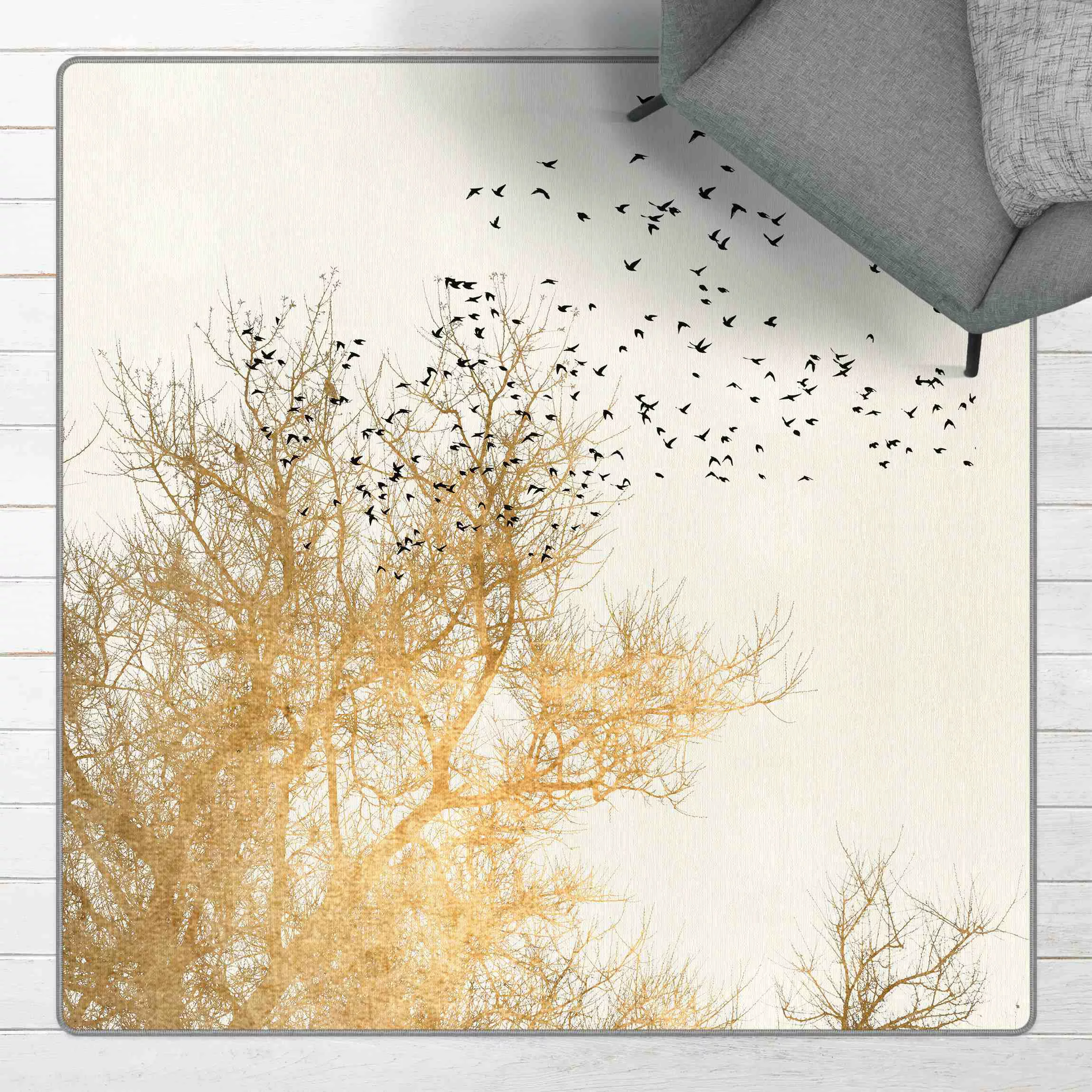 Teppich Vogelschwarm vor goldenem Baum günstig online kaufen