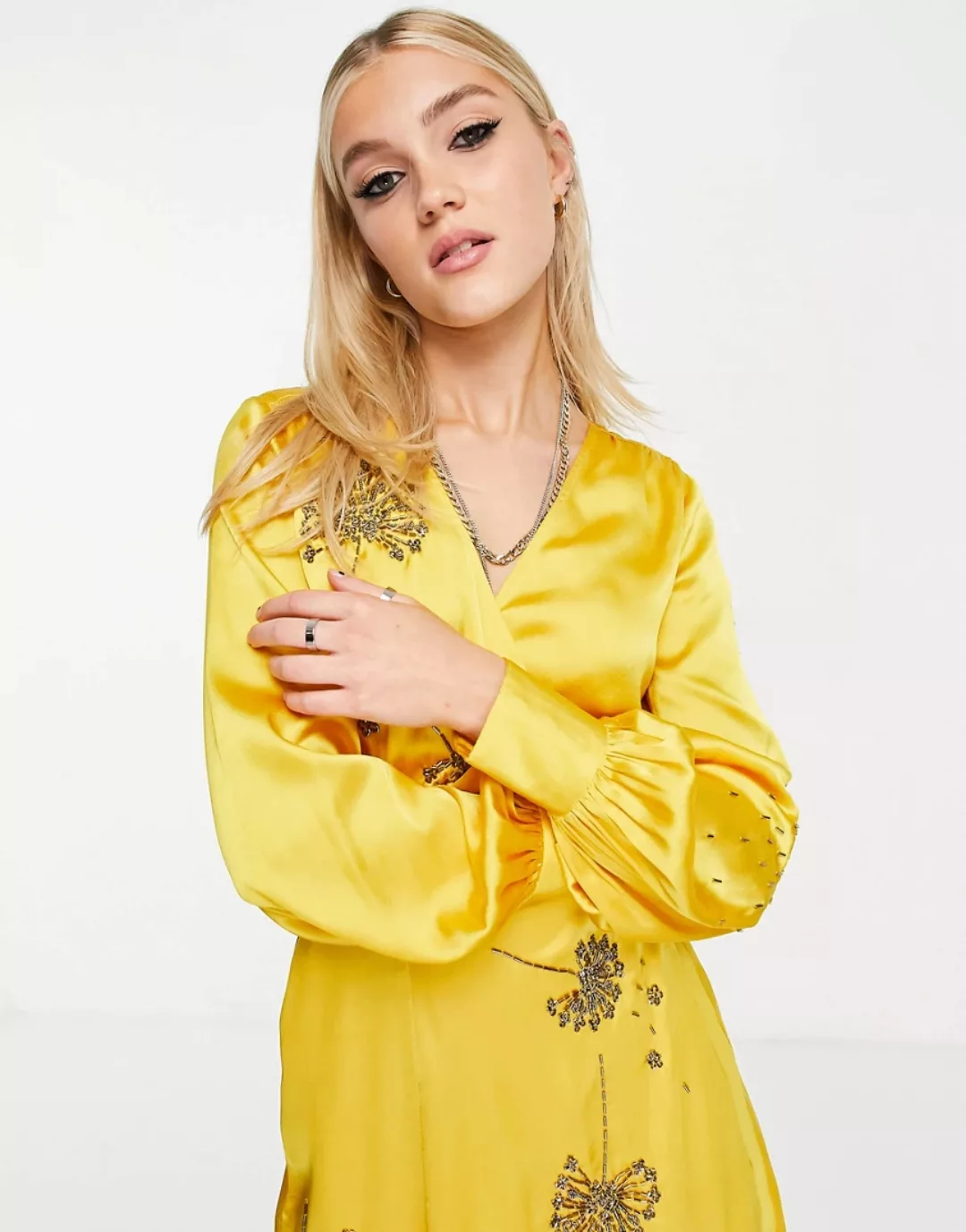 Hope & Ivy – Mini-Wickelkleid mit Pusteblumenmotiv in Goldgelb günstig online kaufen