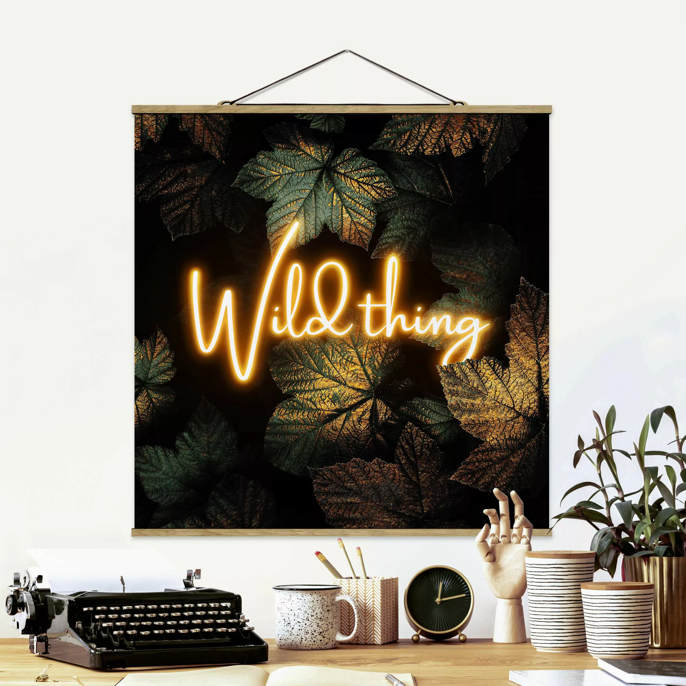 Stoffbild Spruch mit Posterleisten - Quadrat Wild Thing goldene Blätter günstig online kaufen