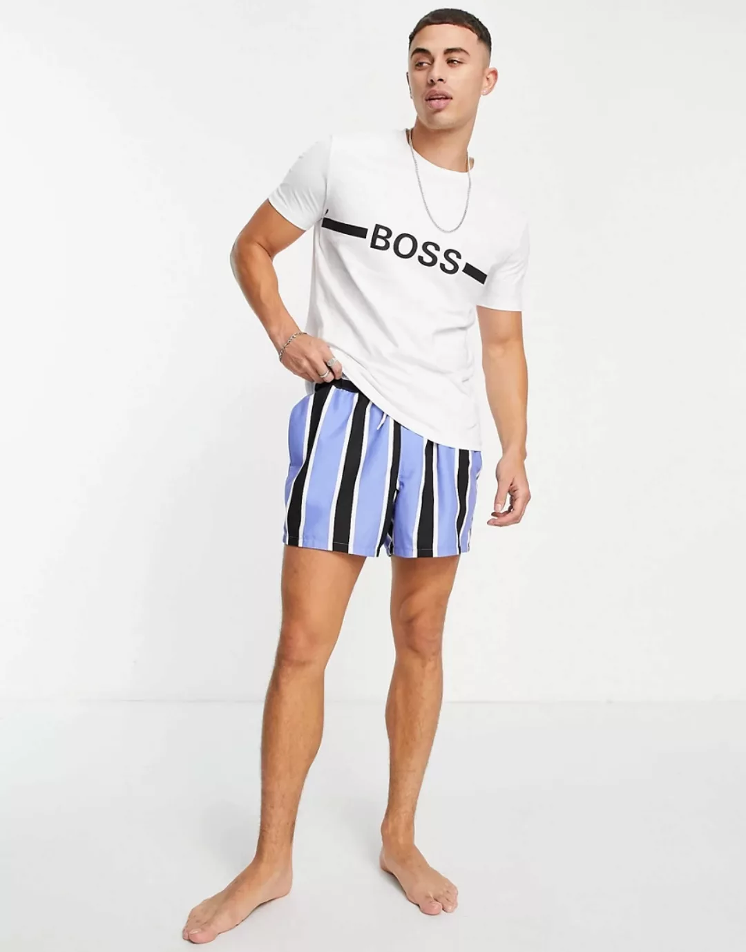 BOSS – Beachwear – Schmal geschnittenes T-Shirt in Weiß mit großem Logo günstig online kaufen