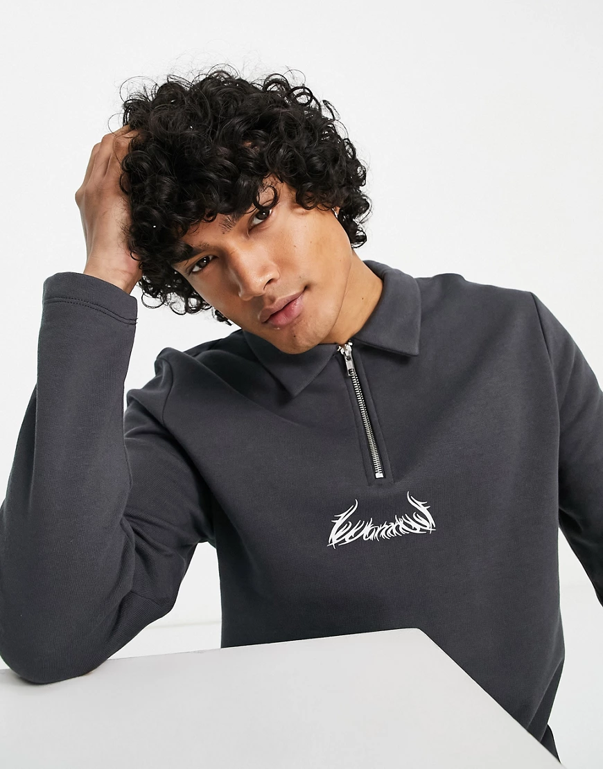 ASOS DESIGN – Sweatshirt in Dunkelgrau mit halblangem Reißverschluss und kl günstig online kaufen