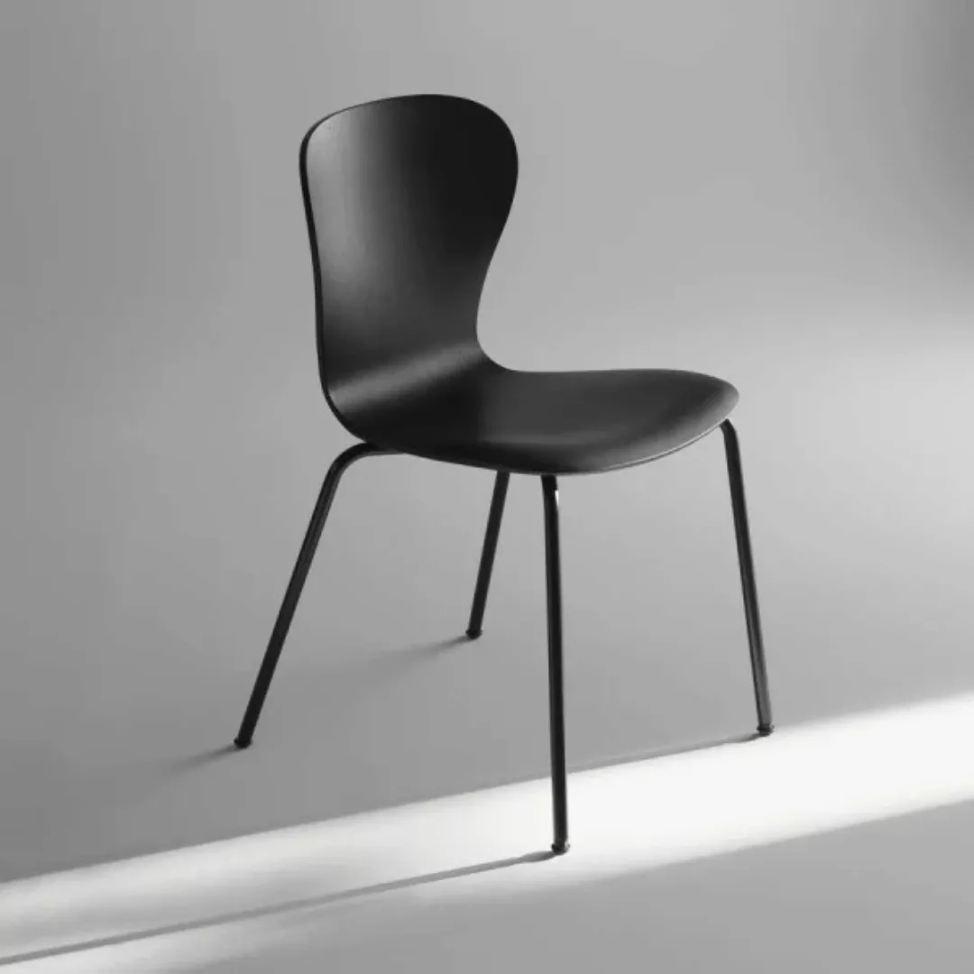 THONET S 220 Formholz-Stuhl | Nussbaum klar lackiert | Gestell schwarz günstig online kaufen