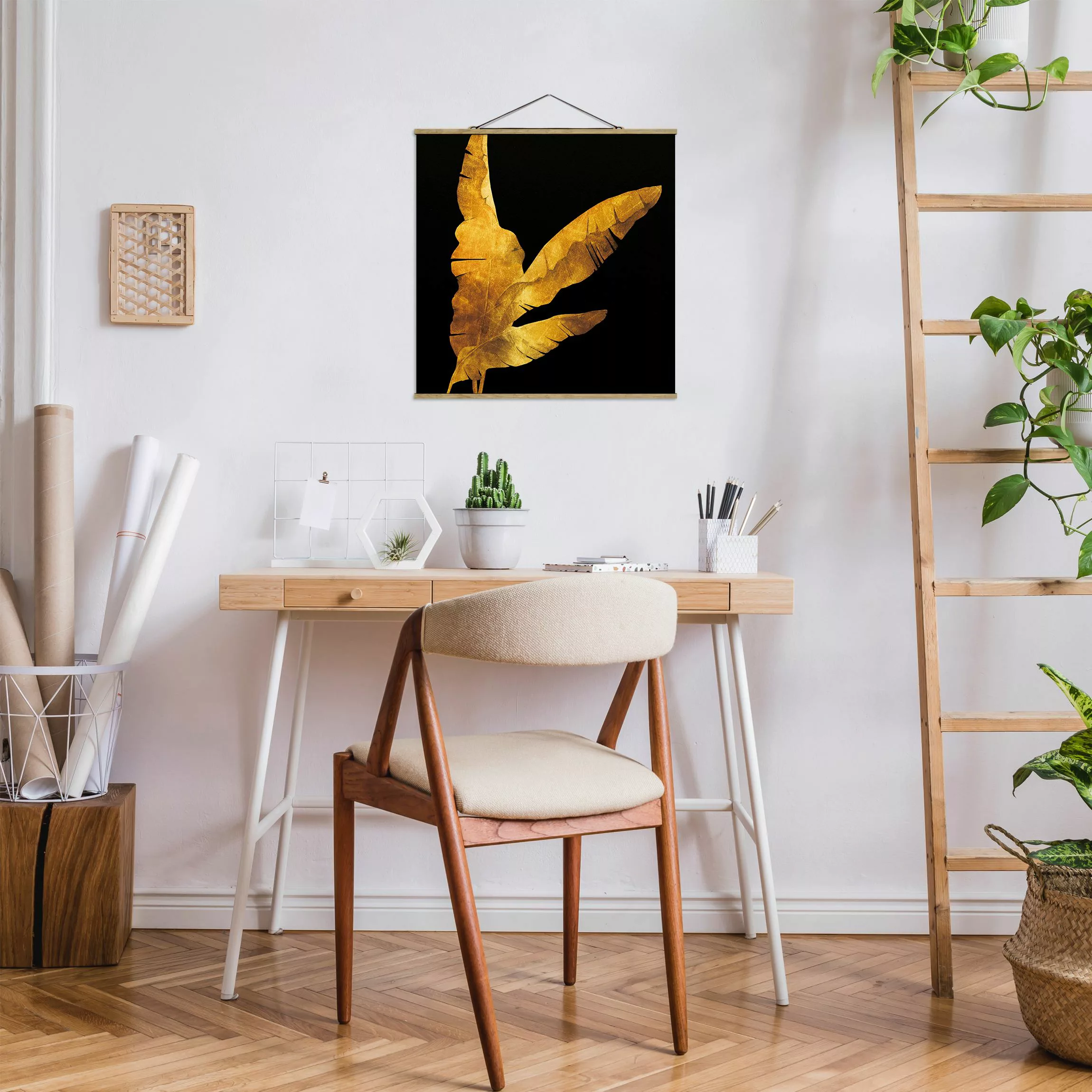 Stoffbild Blumen mit Posterleisten - Quadrat Gold - Bananenpalme auf Schwar günstig online kaufen