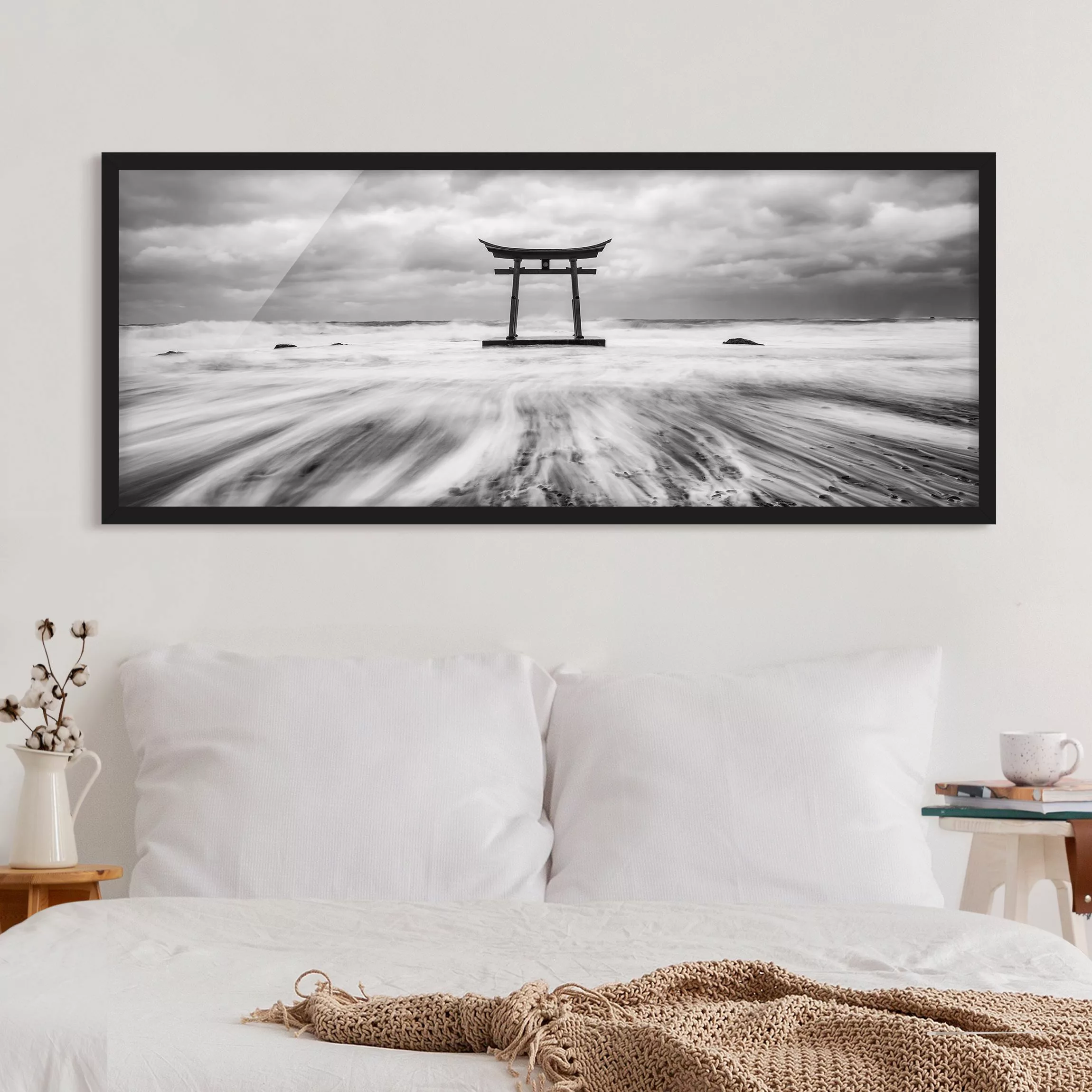 Bild mit Rahmen Japanisches Torii im Meer günstig online kaufen