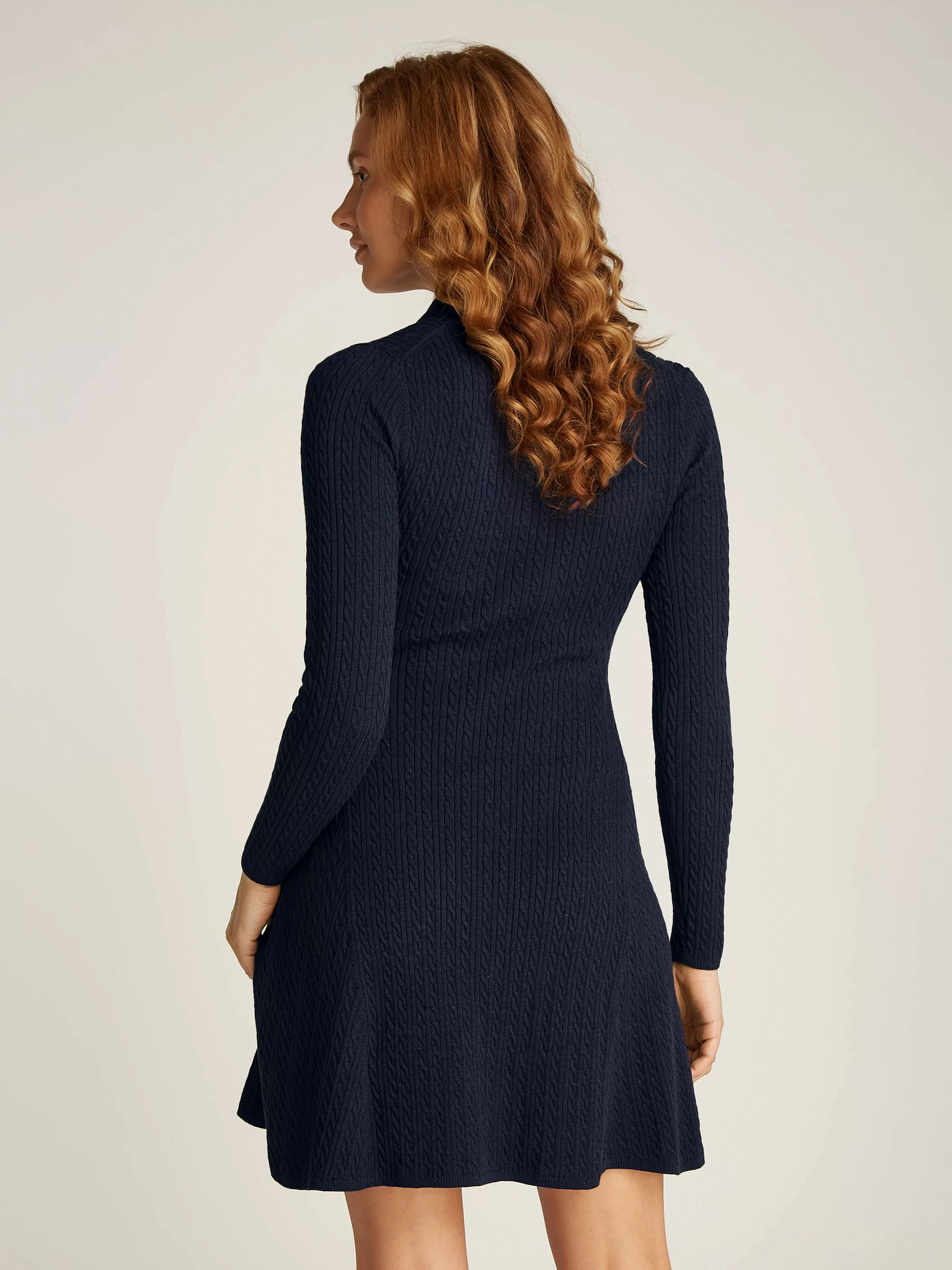 Tommy Jeans Strickkleid TJW F&F POLO CABLE SWEATER DRESS mit kleinem Zopfmu günstig online kaufen