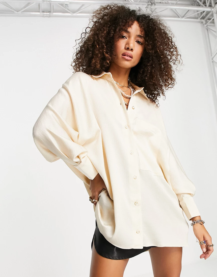 Topshop – Oversize-Satinhemd in Creme-Weiß günstig online kaufen