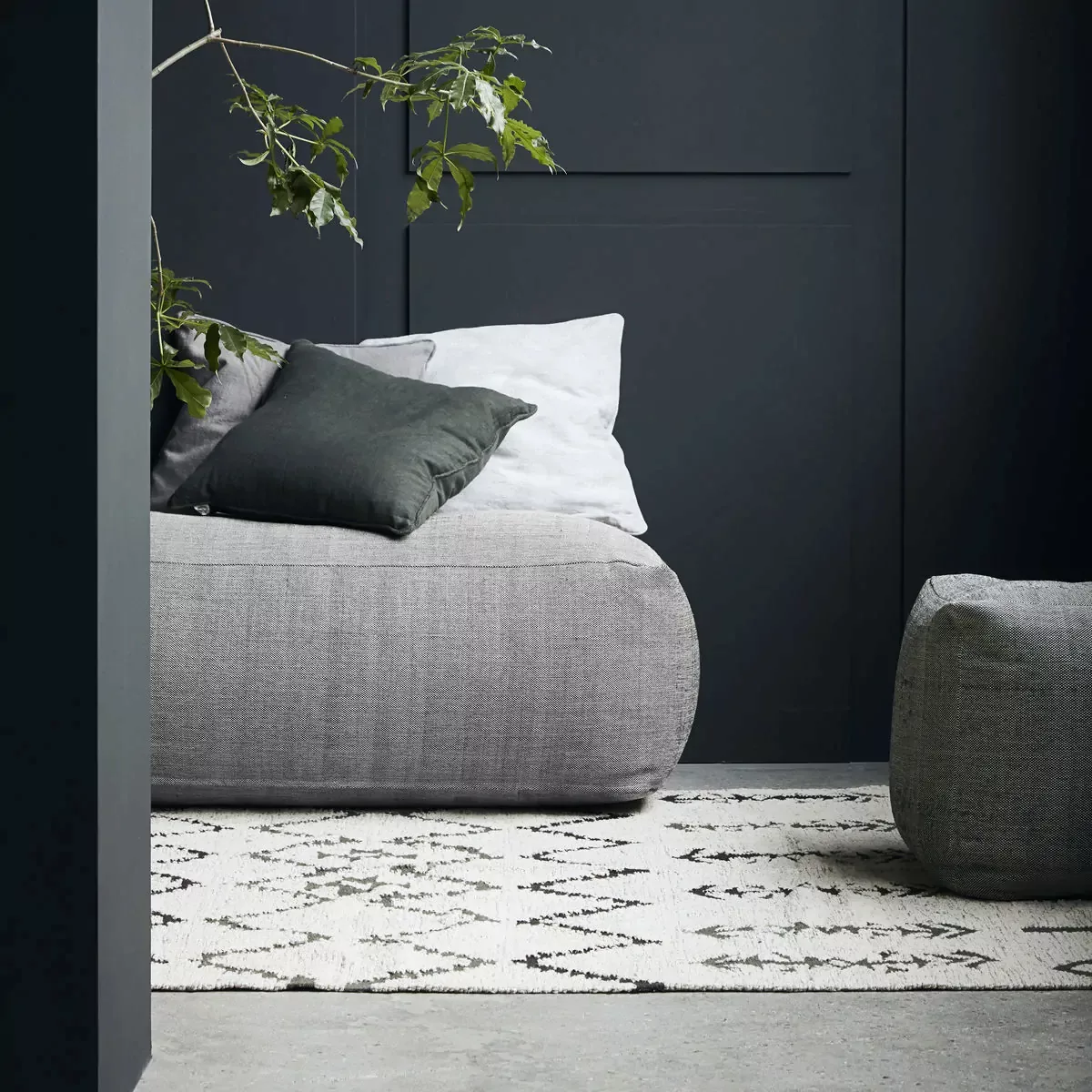 Sitzkissen Pouf Tabi aus Polyester in Grau günstig online kaufen