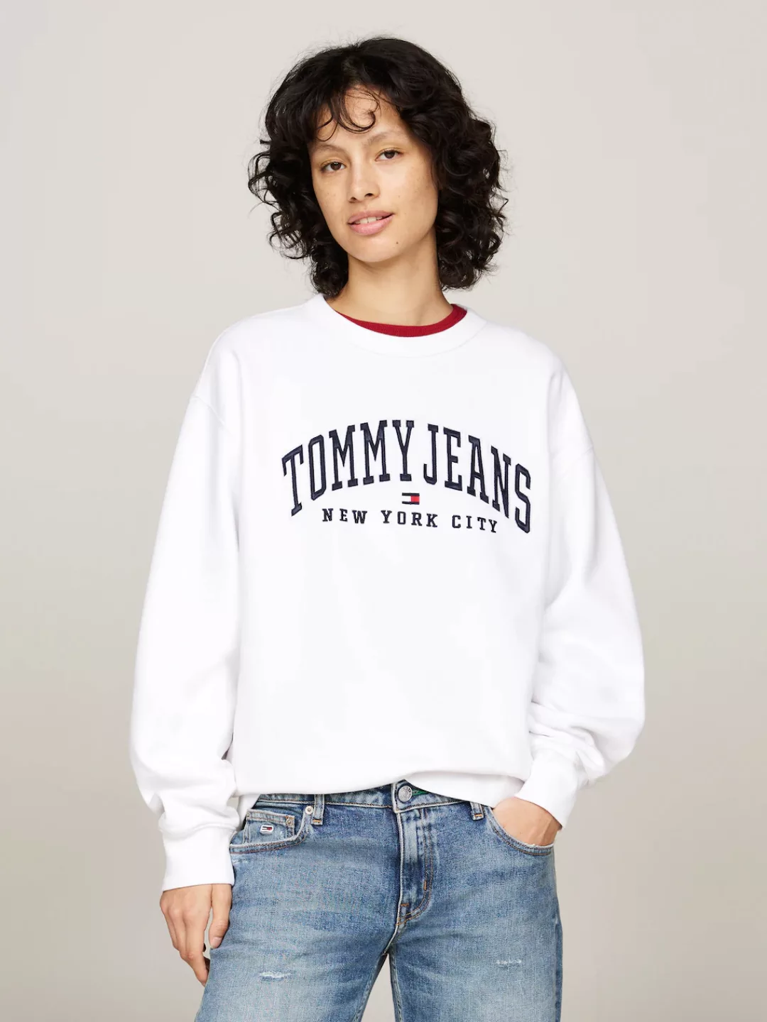 Tommy Jeans Sweatshirt "TJW RLX VARSITY CREW", mit Washed-Effekt, großem Lo günstig online kaufen