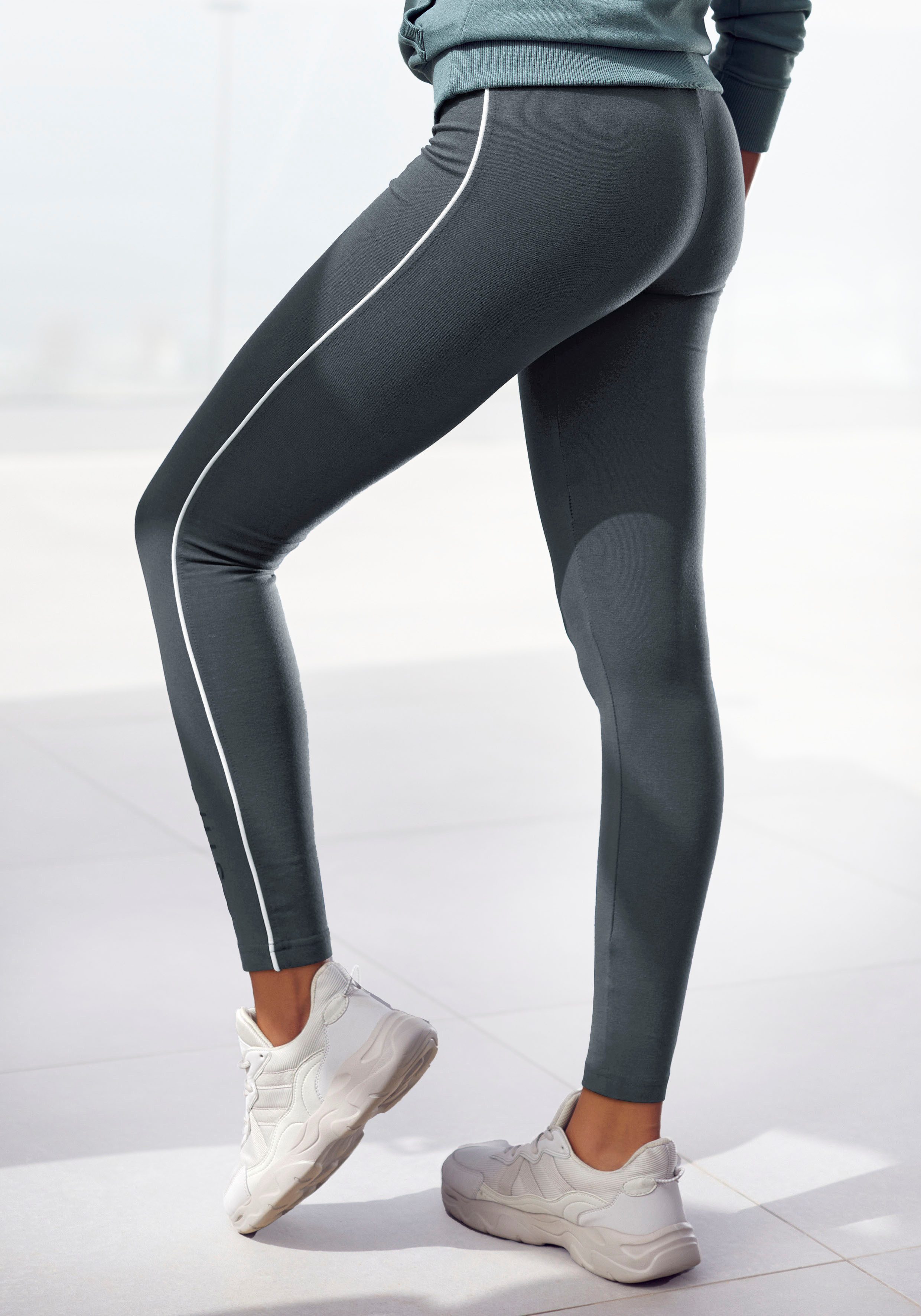 H.I.S Leggings, mit weißer Kontrastpaspel, Loungewear günstig online kaufen
