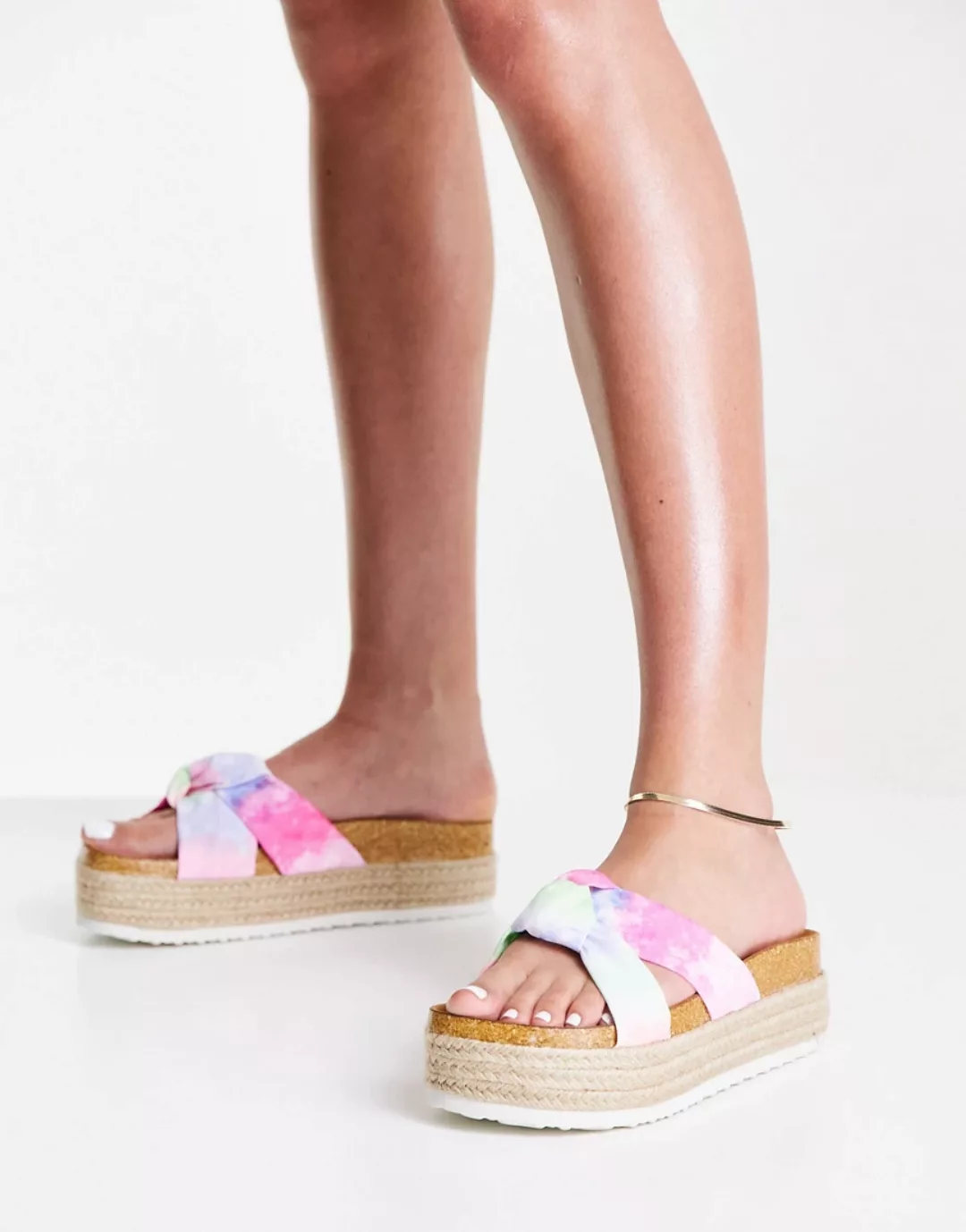 ASOS DESIGN – Teegan – Sandalen mit Knotendetail, flacher Plateausohle und günstig online kaufen