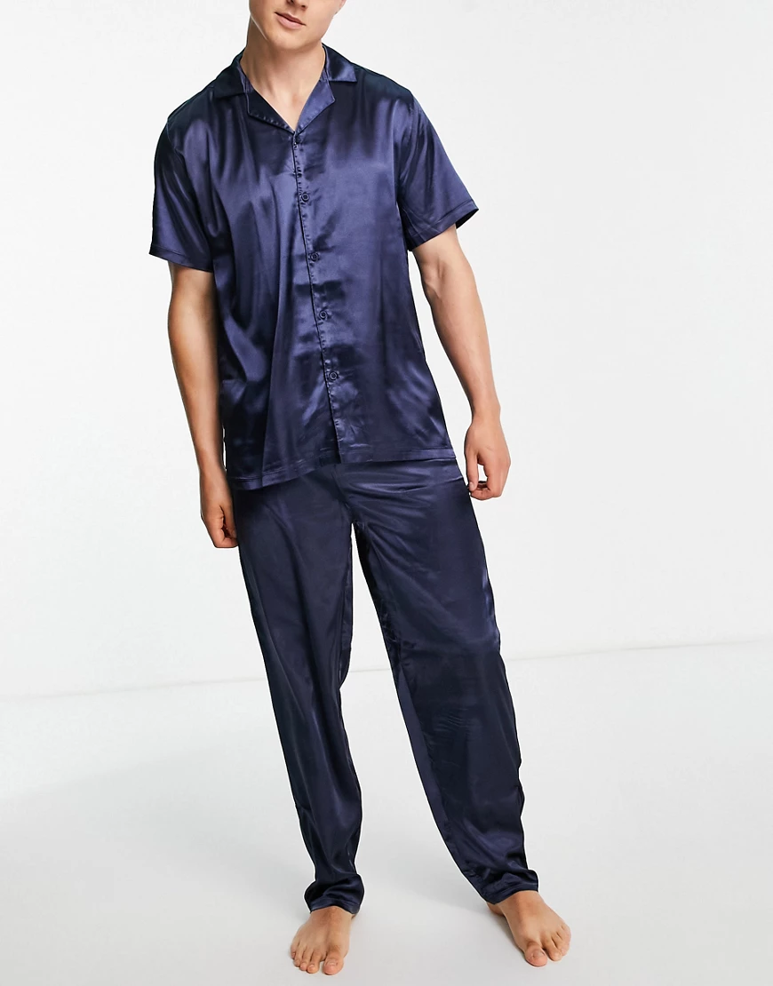 ASOS DESIGN – Pyjama-Set aus Satin in Blau, bestehend aus Hemd und Hose günstig online kaufen