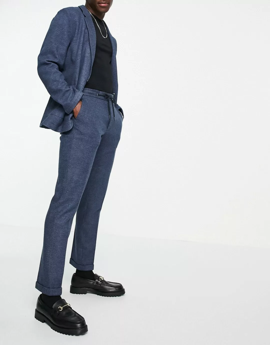 ASOS DESIGN – Schmal geschnittene, elegante Anzughose mit Bindeband aus Jer günstig online kaufen