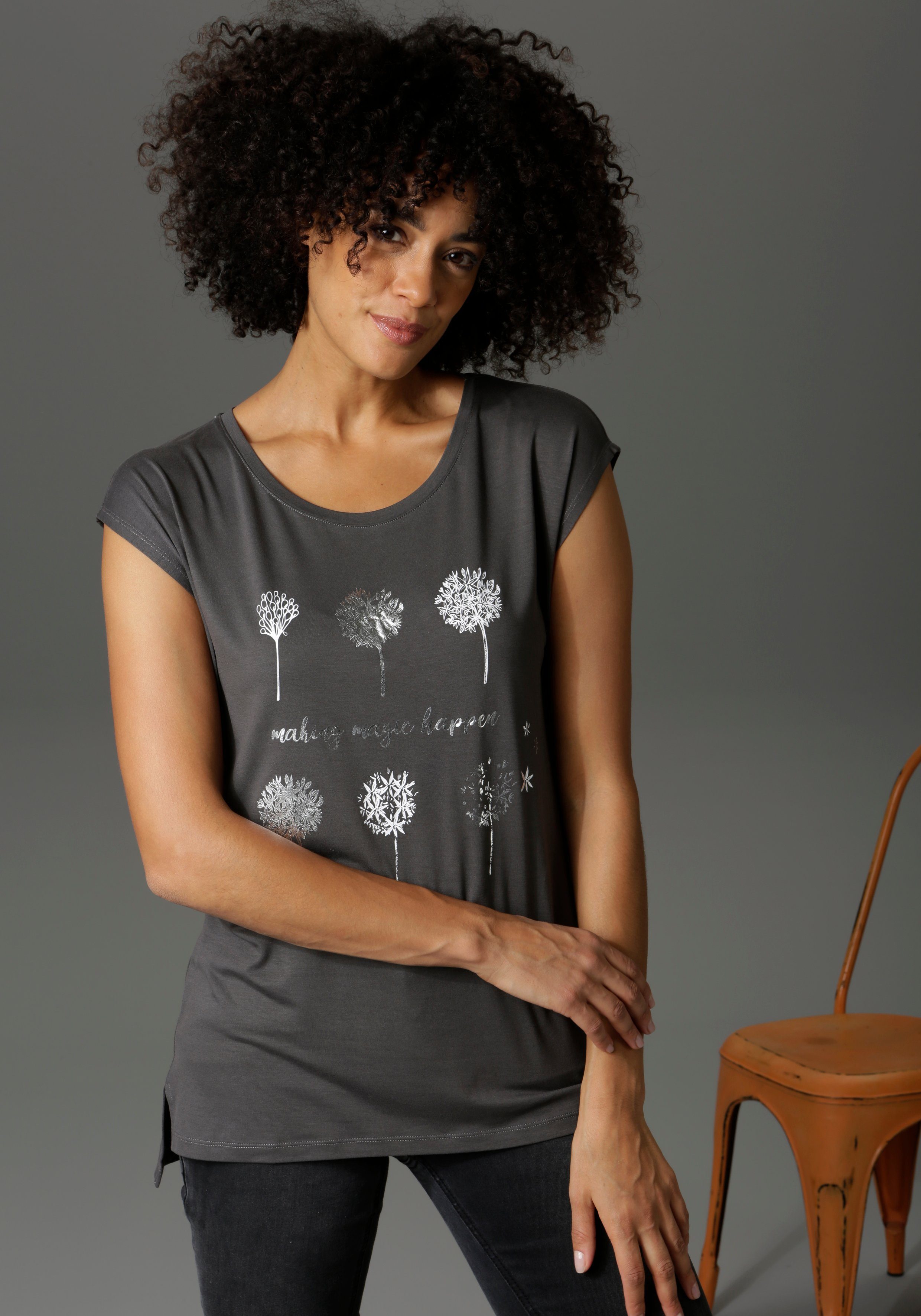 Aniston CASUAL T-Shirt, mit Frontdruck, teilweise glitzernder Folienprint günstig online kaufen