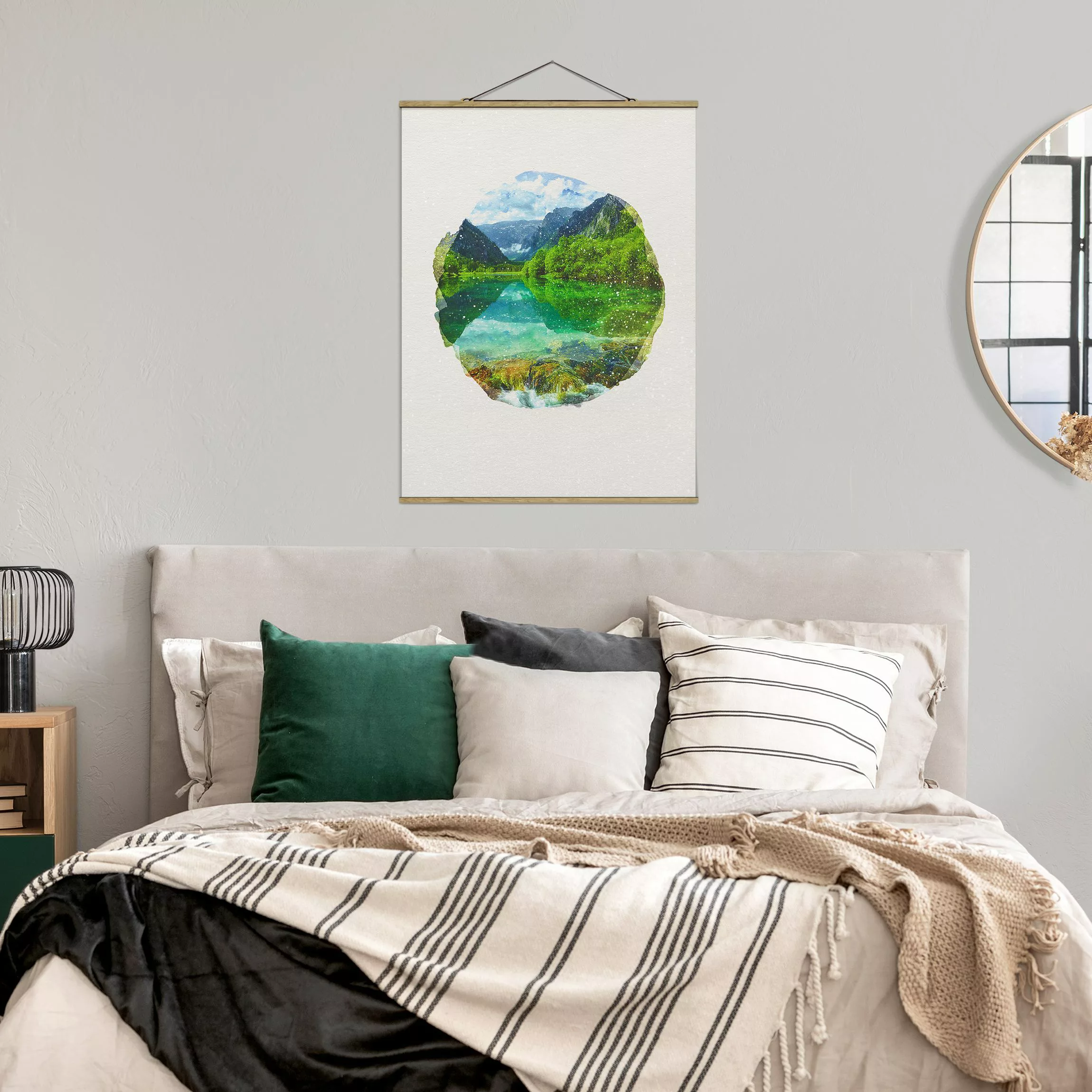Stoffbild Berge mit Posterleisten - Hochformat Wasserfarben - Bergsee mit S günstig online kaufen