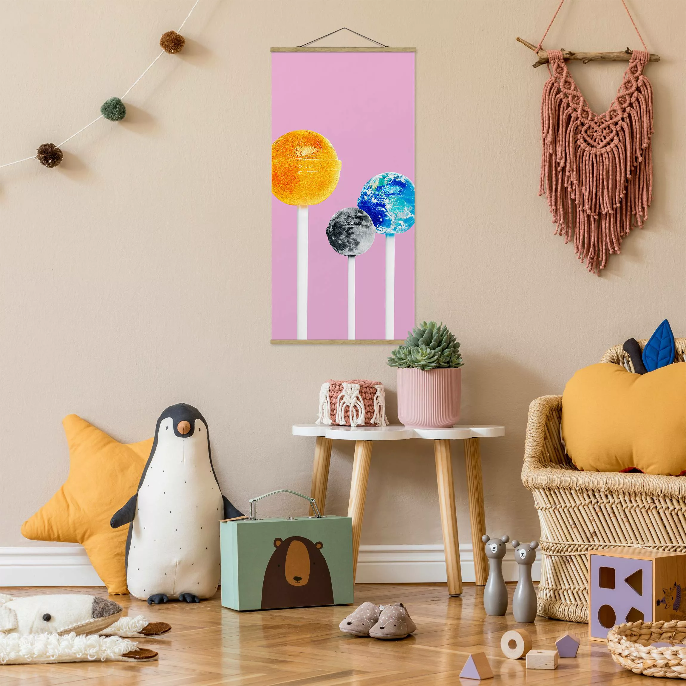 Stoffbild Küche mit Posterleisten - Hochformat Lollipops mit Planeten günstig online kaufen