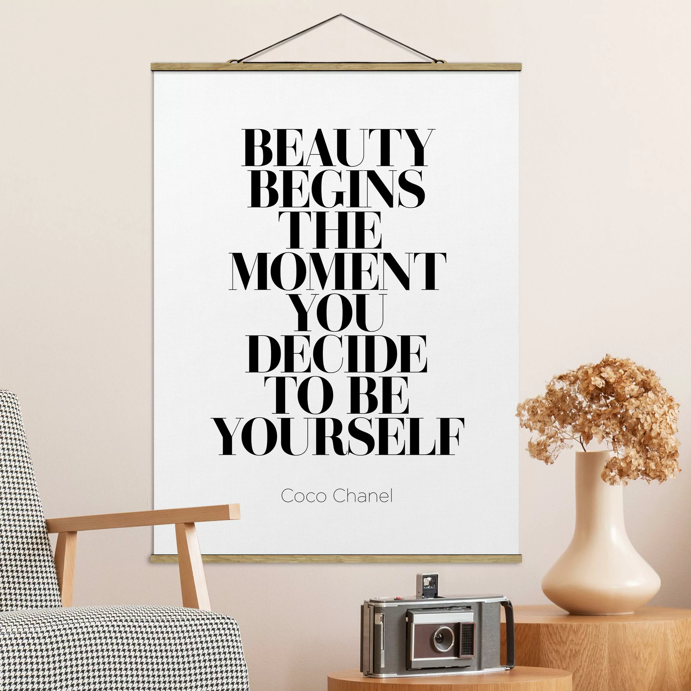 Stoffbild Spruch mit Posterleisten - Hochformat Be yourself Coco Chanel günstig online kaufen