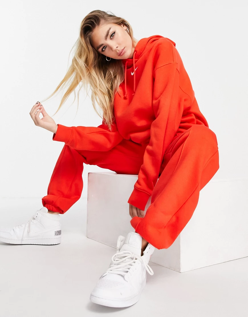 Nike – Oversize-Jogginghose aus Fleece in Chili-Rot günstig online kaufen