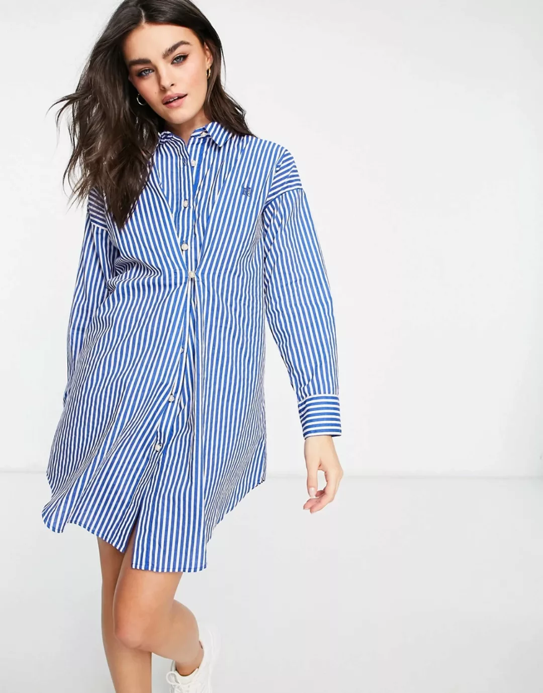 River Island – Gestreiftes, gerafftes Mini-Hemdkleid in Blau günstig online kaufen