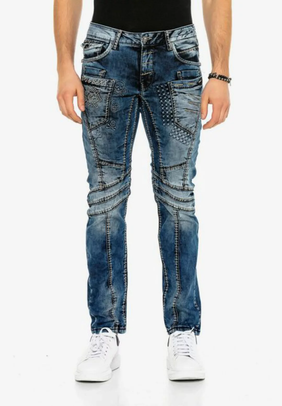 Cipo & Baxx Bequeme Jeans mit trendigen Ziernähten in Straight-Fit günstig online kaufen