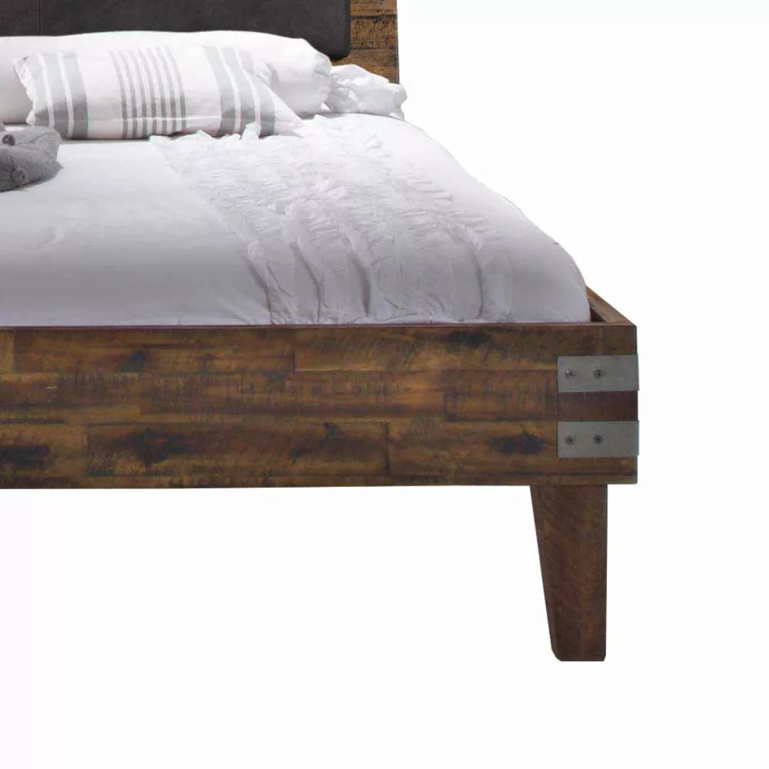 Bett in Braun Akazie massiv Polster am Kopfteil günstig online kaufen
