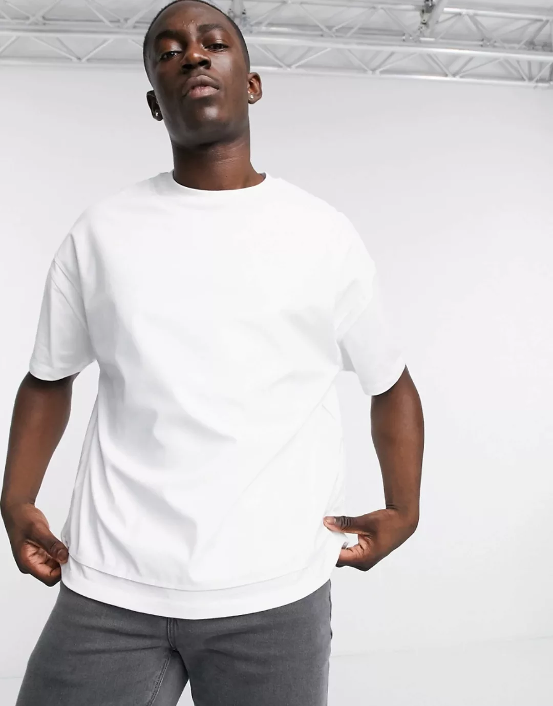 ASOS DESIGN – Übergroßes T-Shirt aus Kunstleder in Weiß günstig online kaufen