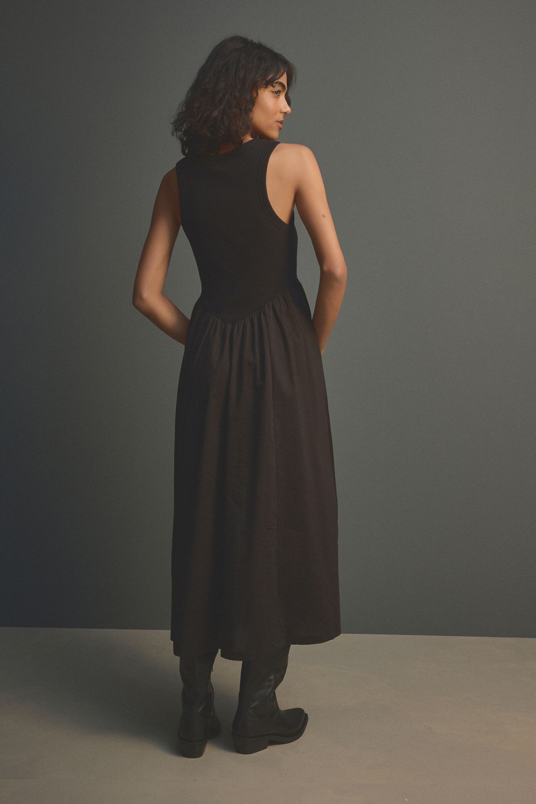 Next Midikleid Ärmelloses Midi-Rippenstrickkleid mit Racerback günstig online kaufen