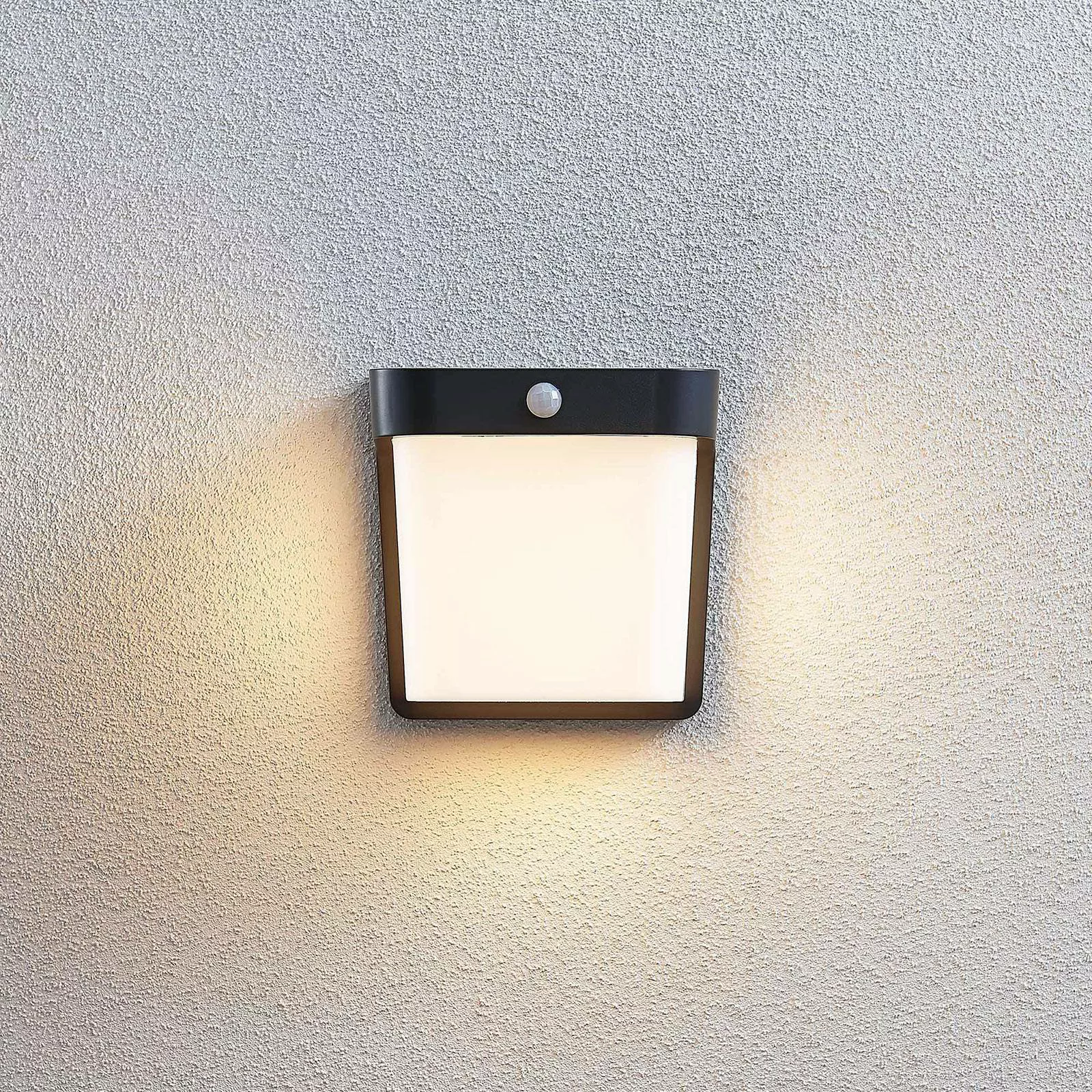 LED-Außenwandlampe Adenike mit Sensor günstig online kaufen