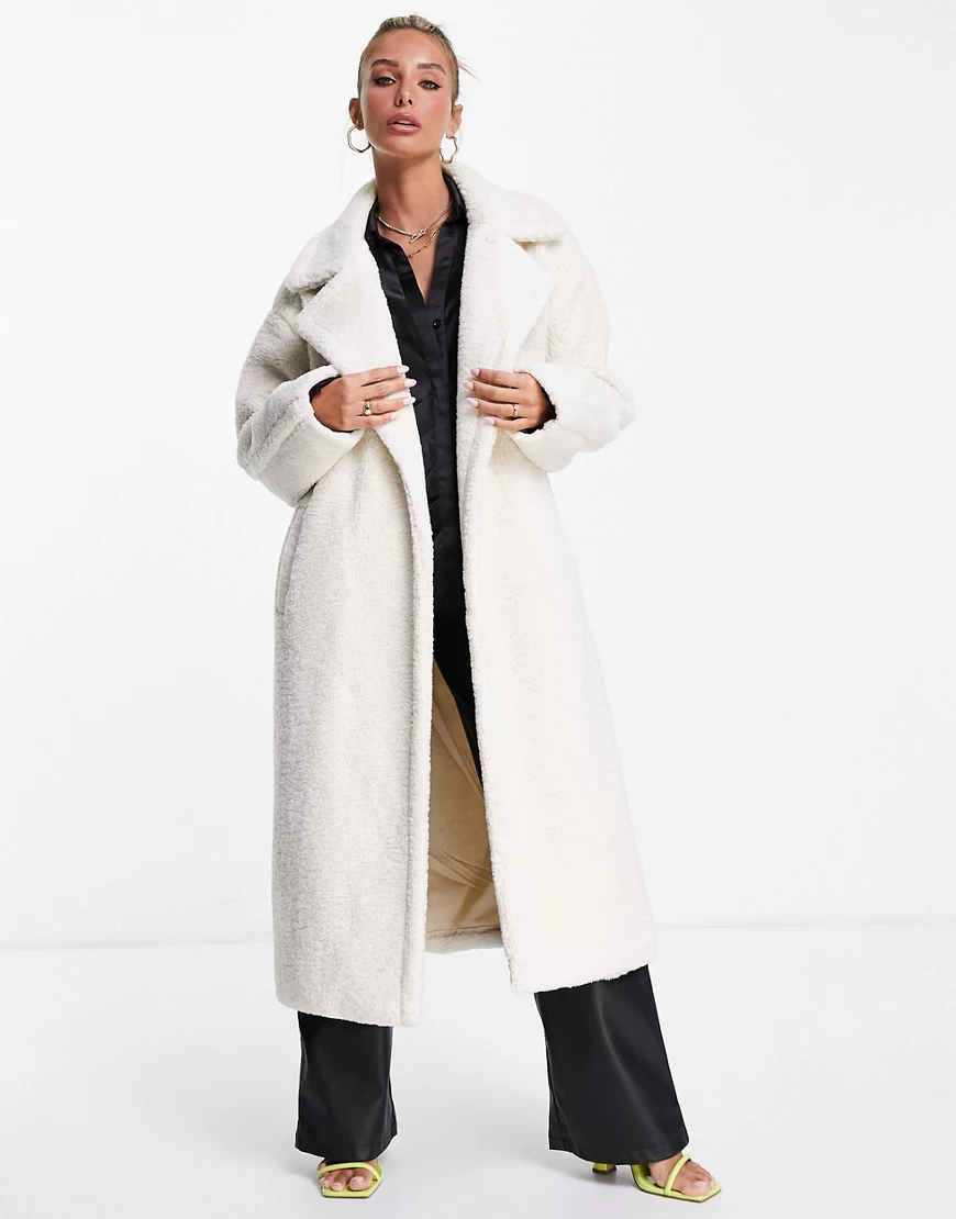 Pretty Lavish – Oversize-Mantel aus Bouclé-Teddystoff in Creme mit Bindeban günstig online kaufen