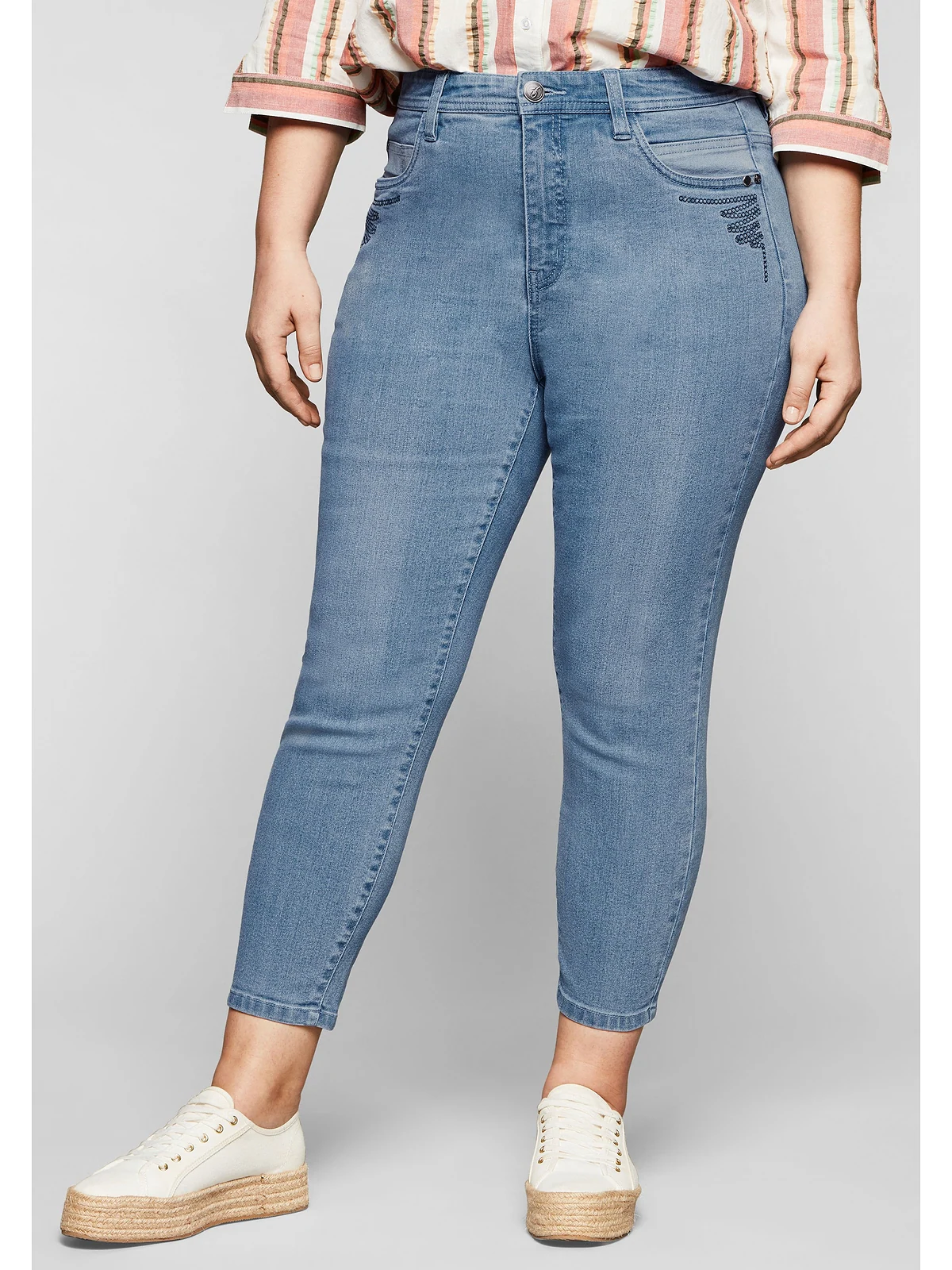 Sheego Stretch-Jeans "Große Größen", in 7/8-Länge, mit Stickerei vorn günstig online kaufen