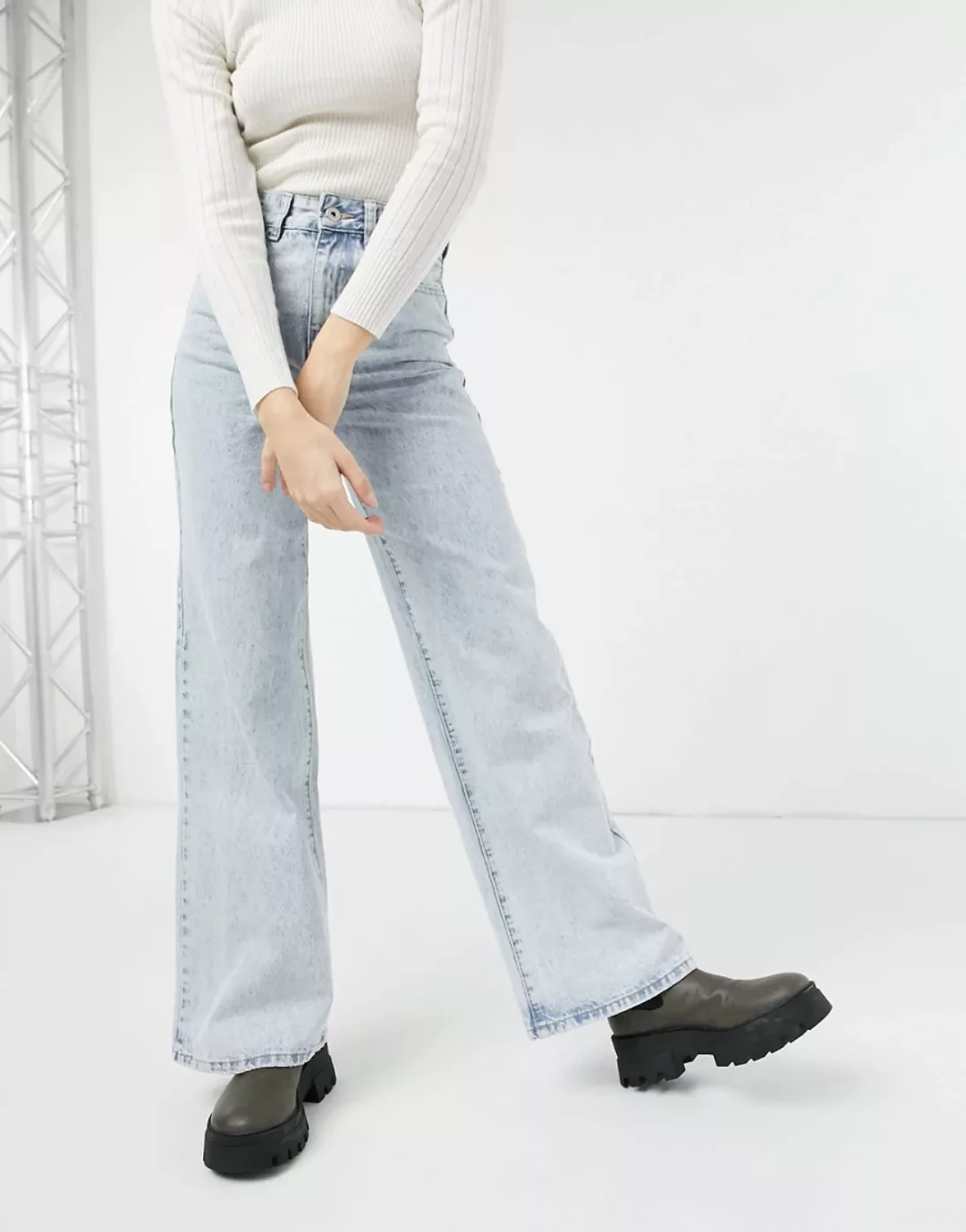 Cotton:On Jeans mit weitem Bein in hellem, verwaschenen Blau günstig online kaufen