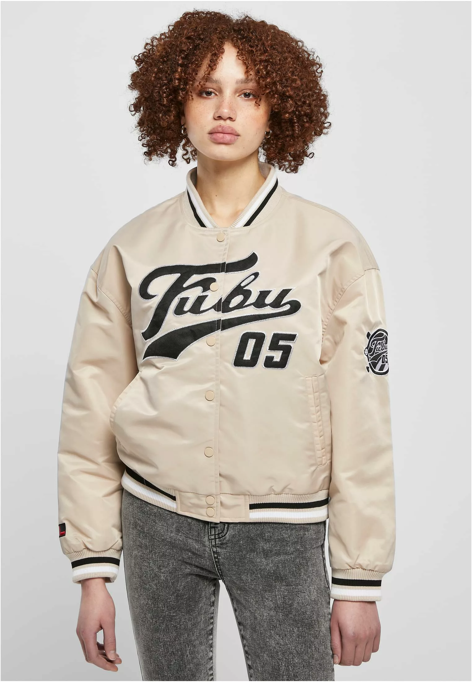 Fubu Sommerjacke Damen FW231-016-3 FUBU Varsity Satin College Jacket (1-St) günstig online kaufen