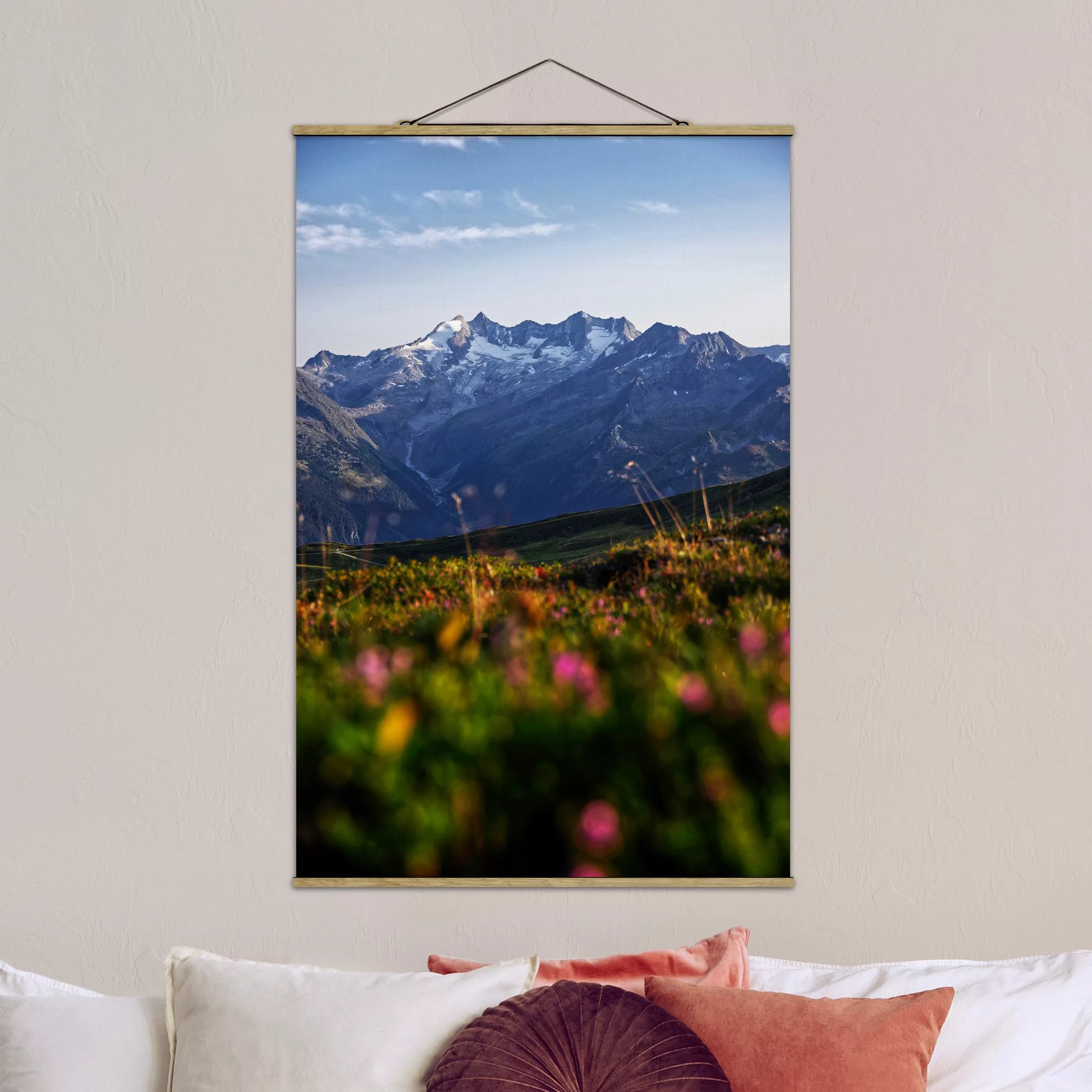 Stoffbild mit Posterleisten Blumenwiese in den Bergen günstig online kaufen