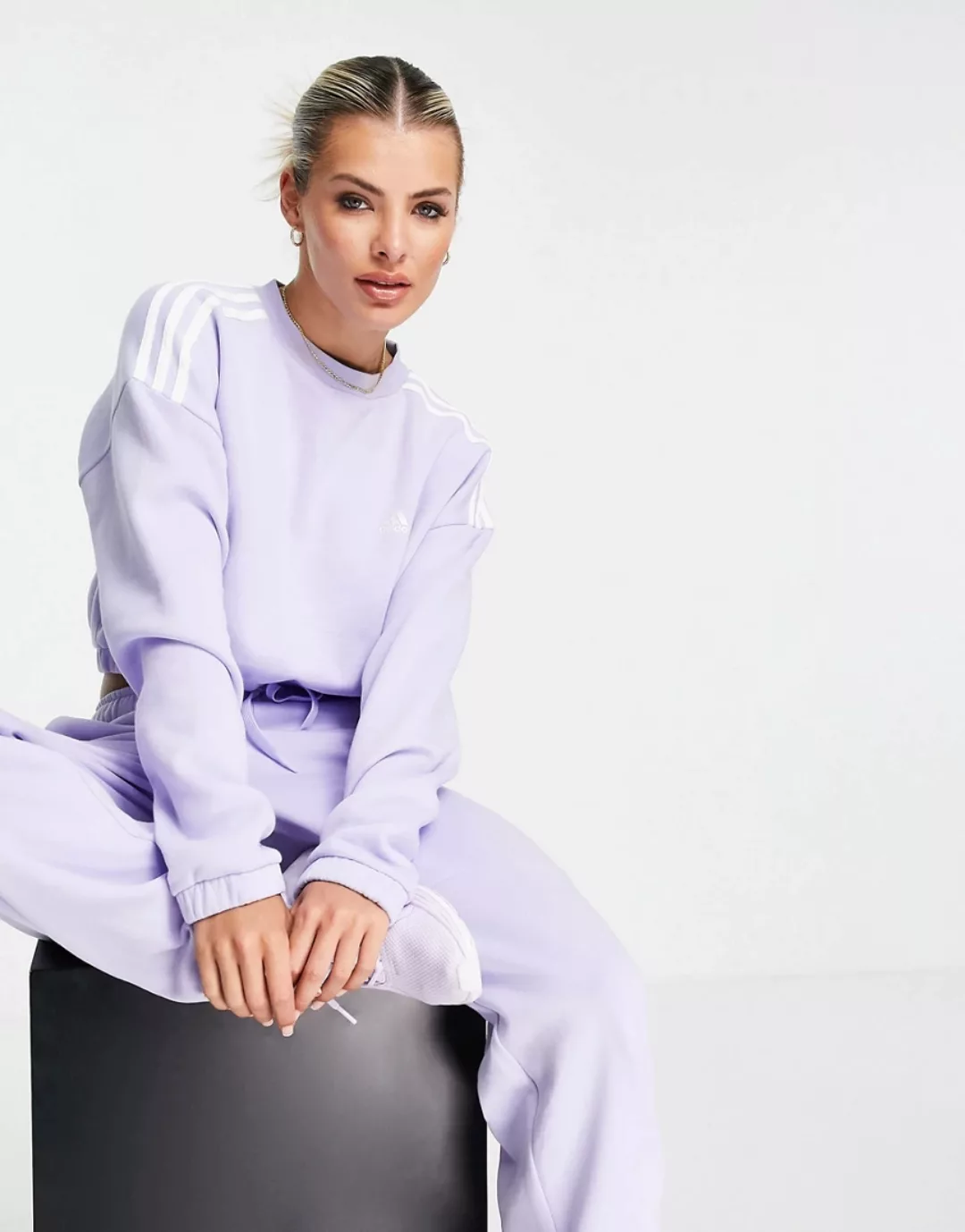 adidas – Training – Sweatshirt mit kurzem Schnitt und drei Streifen in der günstig online kaufen